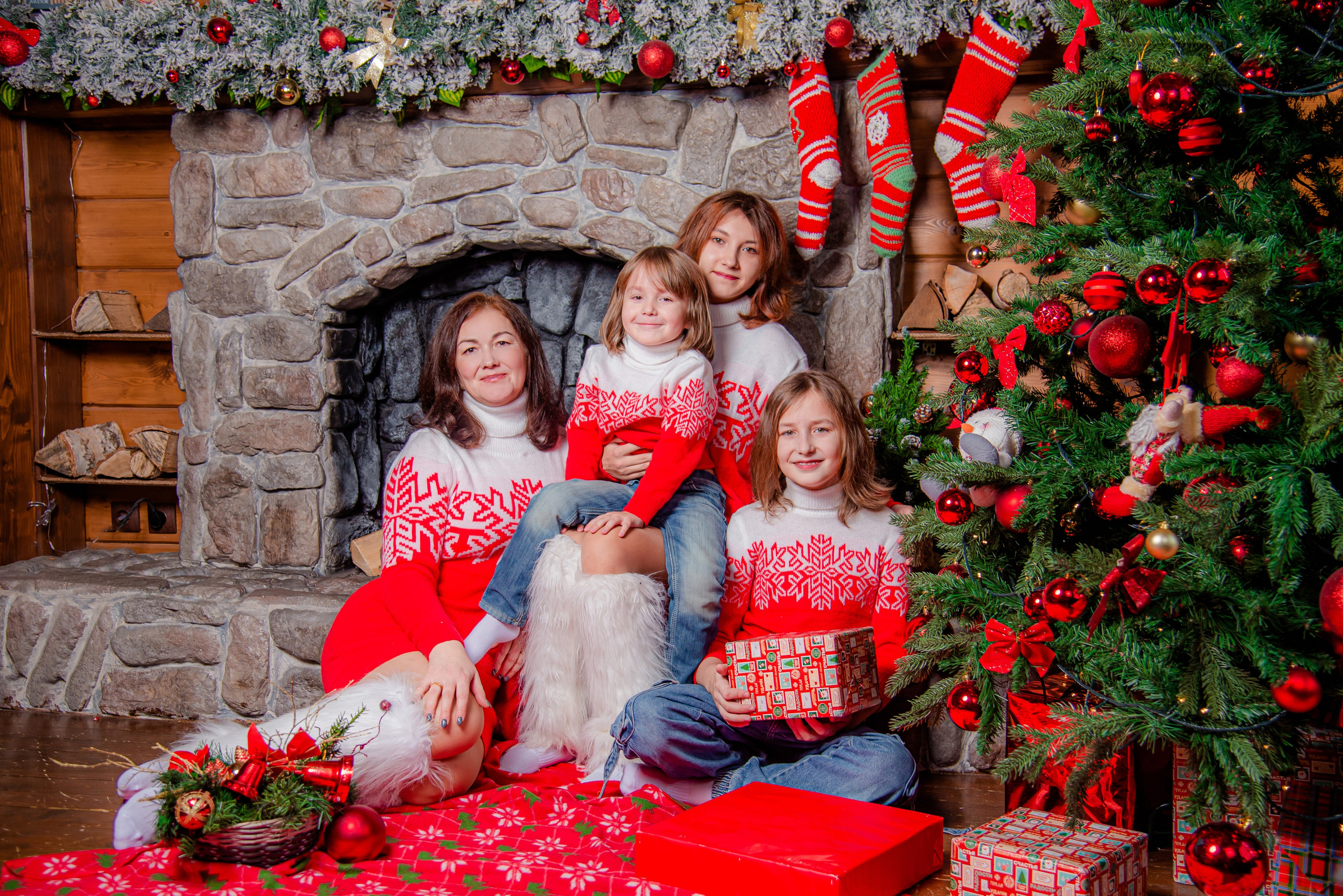  Новогодняя фотосессия в Уфе с прокатом свитеров