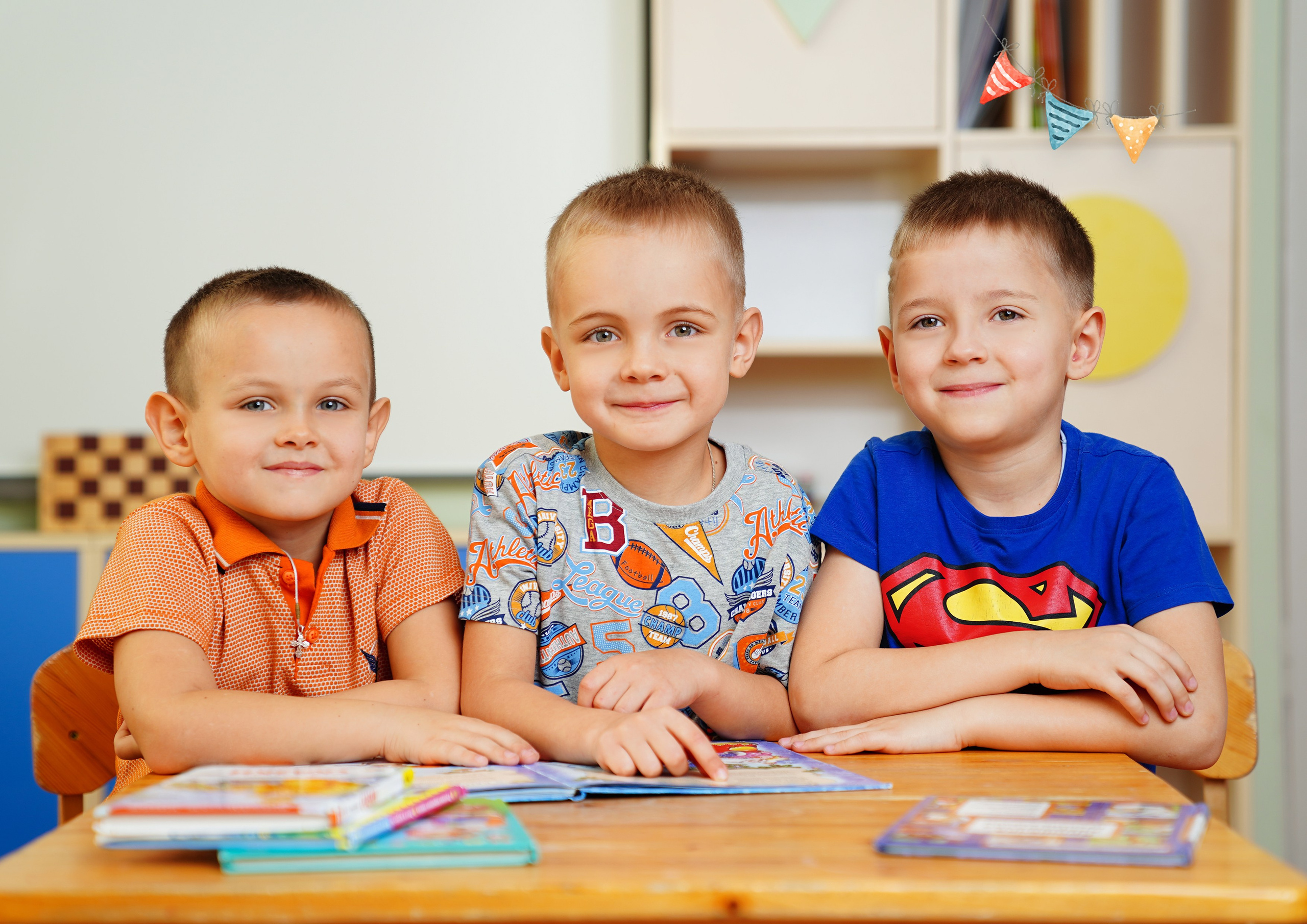 Мелкие группы. MEMENTO.Выпускные альбомы, школьные, юбилейные и другие книги. Ростов-на-Дону