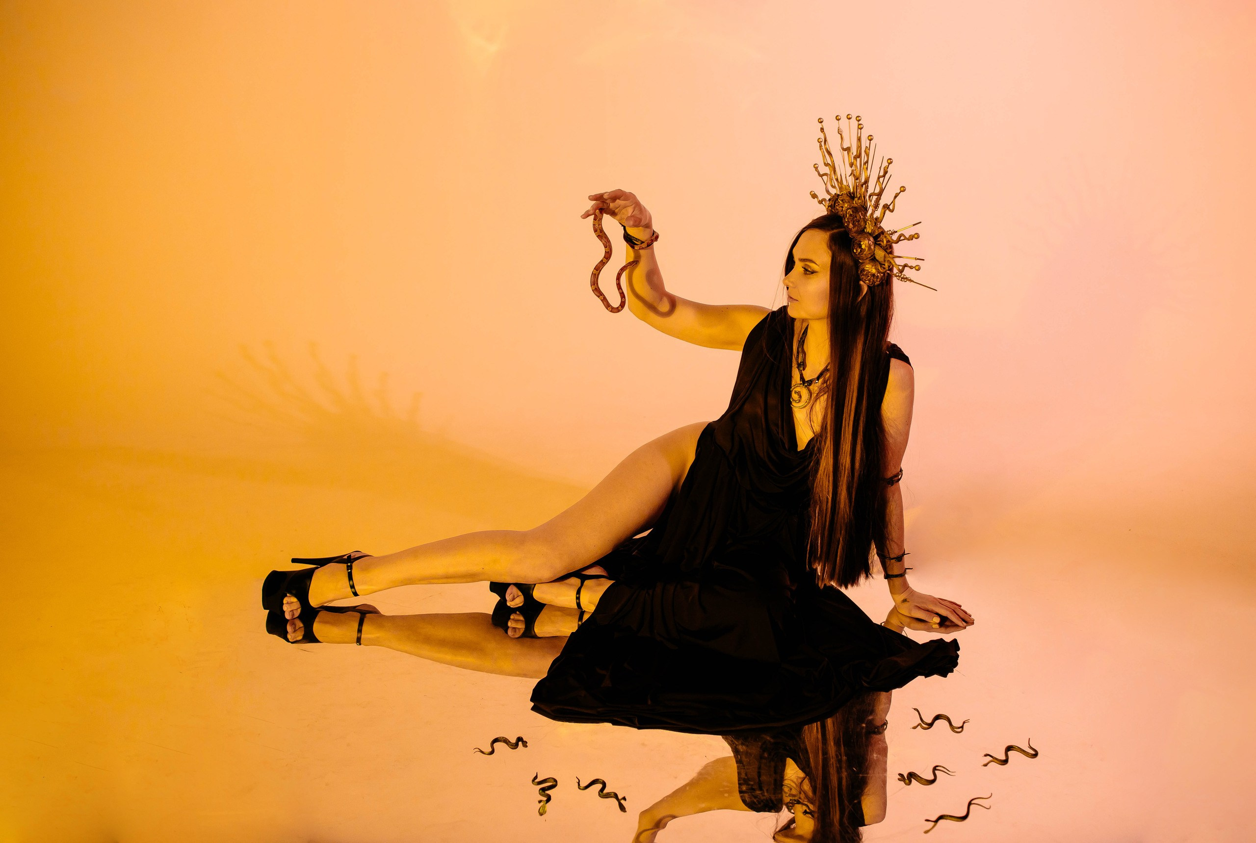 Фотосессия со змеёй. Медуза Горгона. Тематическая фотосессия. Фотосессии Фотодни Псков СПб