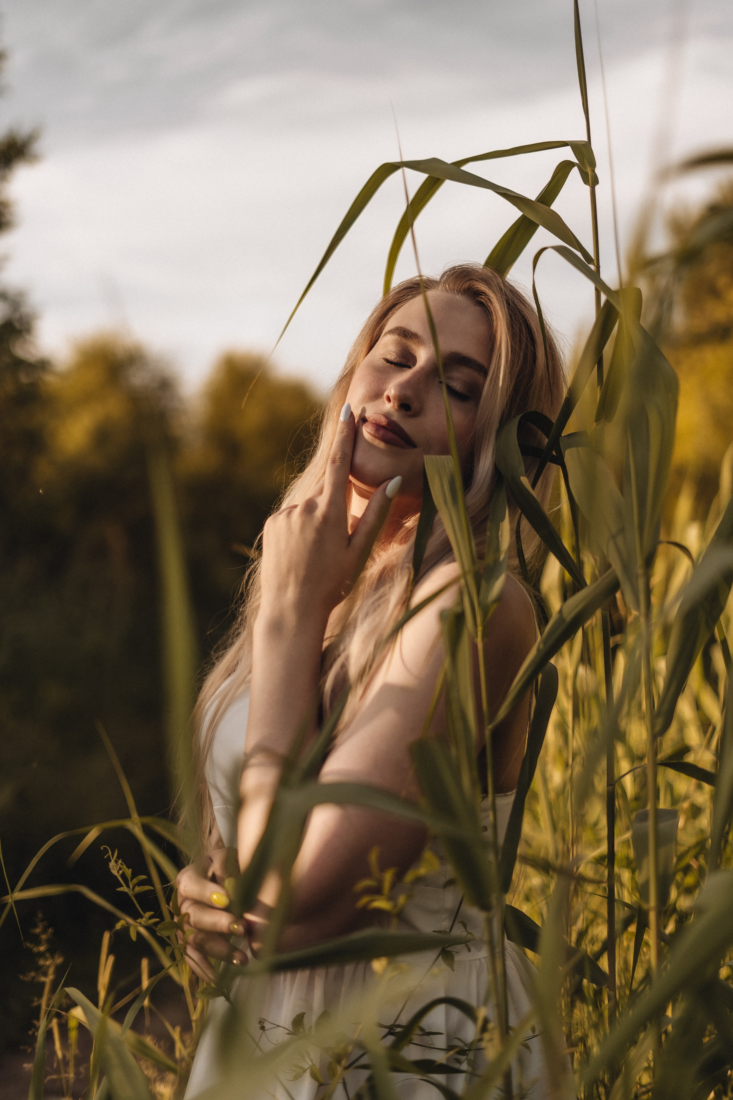 Яркая девушка и теплое лето. Фотограф сахалин