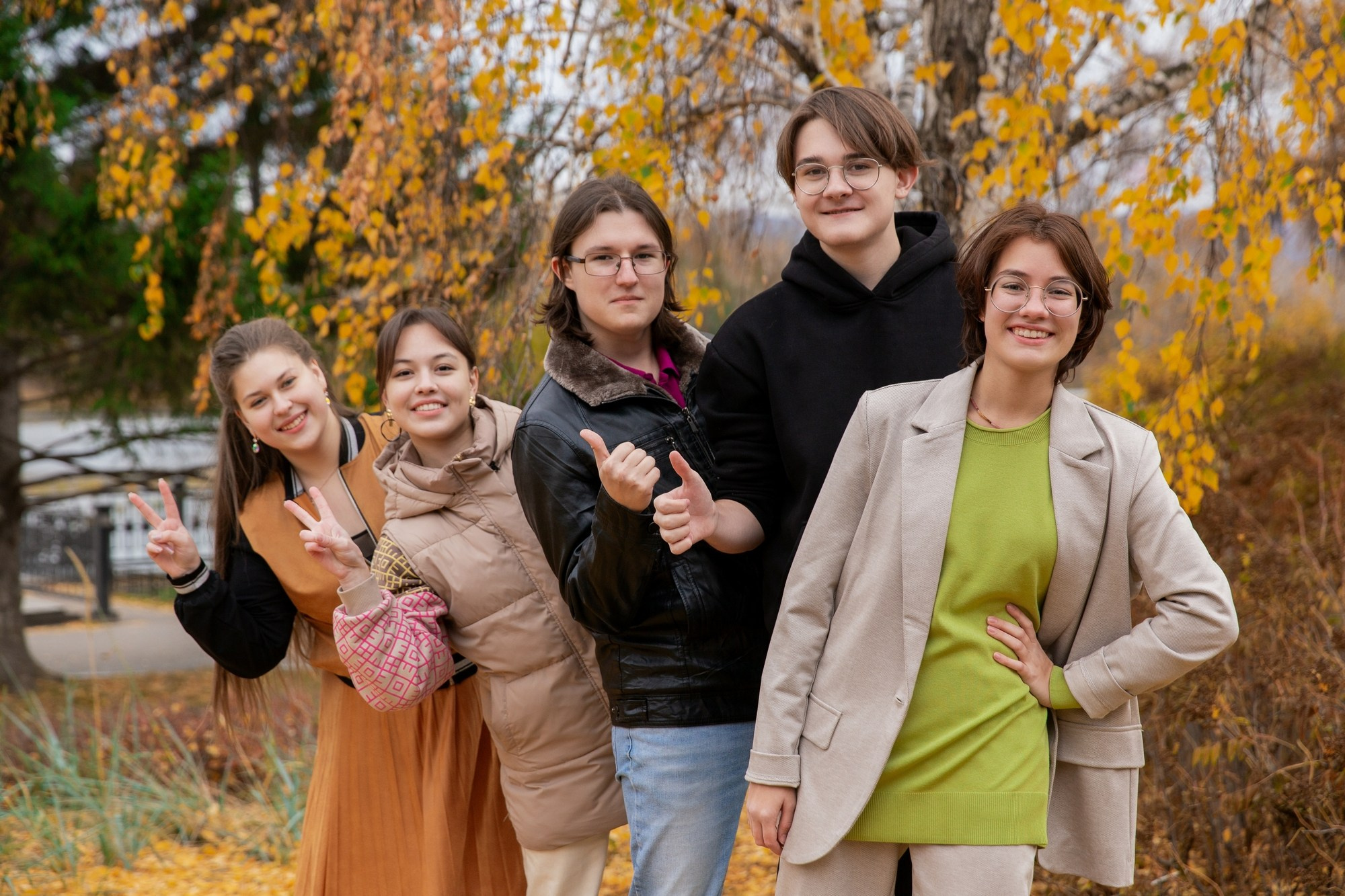 Осенняя фотосессия для выпускного альбома 11а класса 8 гимназии. СИГМА | Студия выпускных альбомов Красноярск