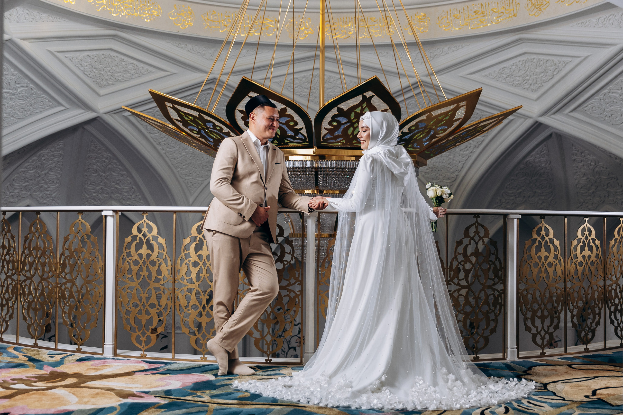 никах в мечети Ирек, фотосессия в мечети Ирек, фотограф на никах в Казани Ranas4you, образ невесты на никах, завязывание платка Казань, платье на никах Казань