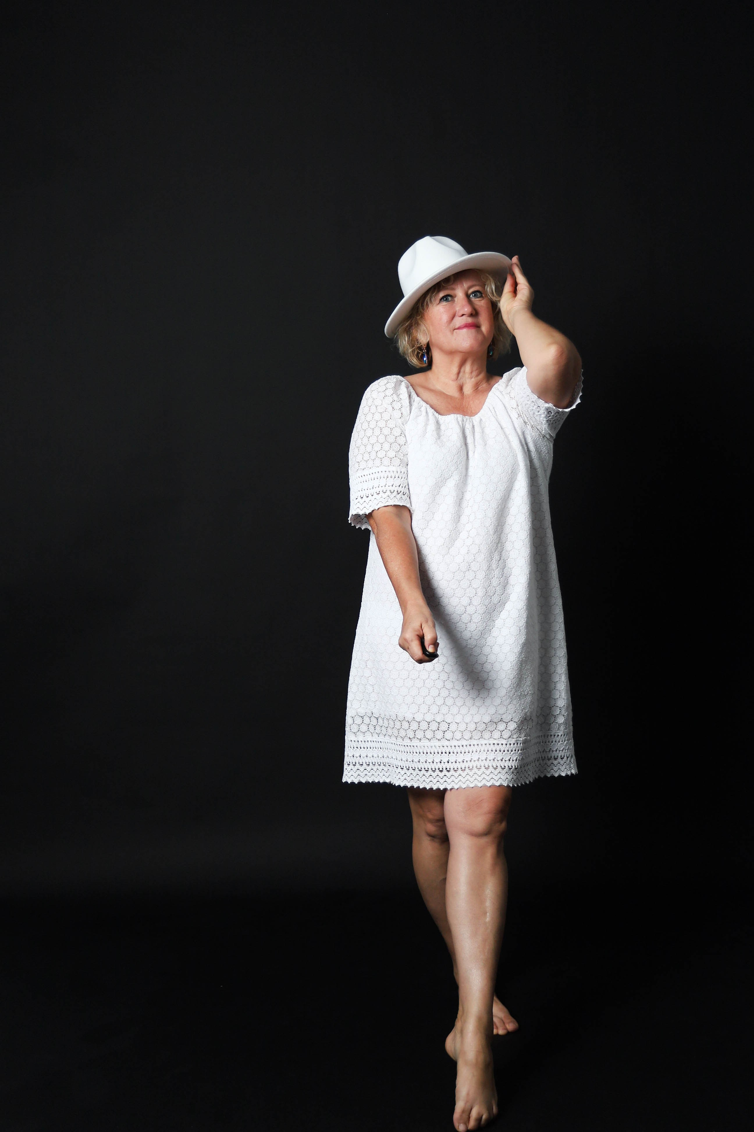 Черный фон цветная. Фотостудия без фотографа в Мозыре «Селфи»