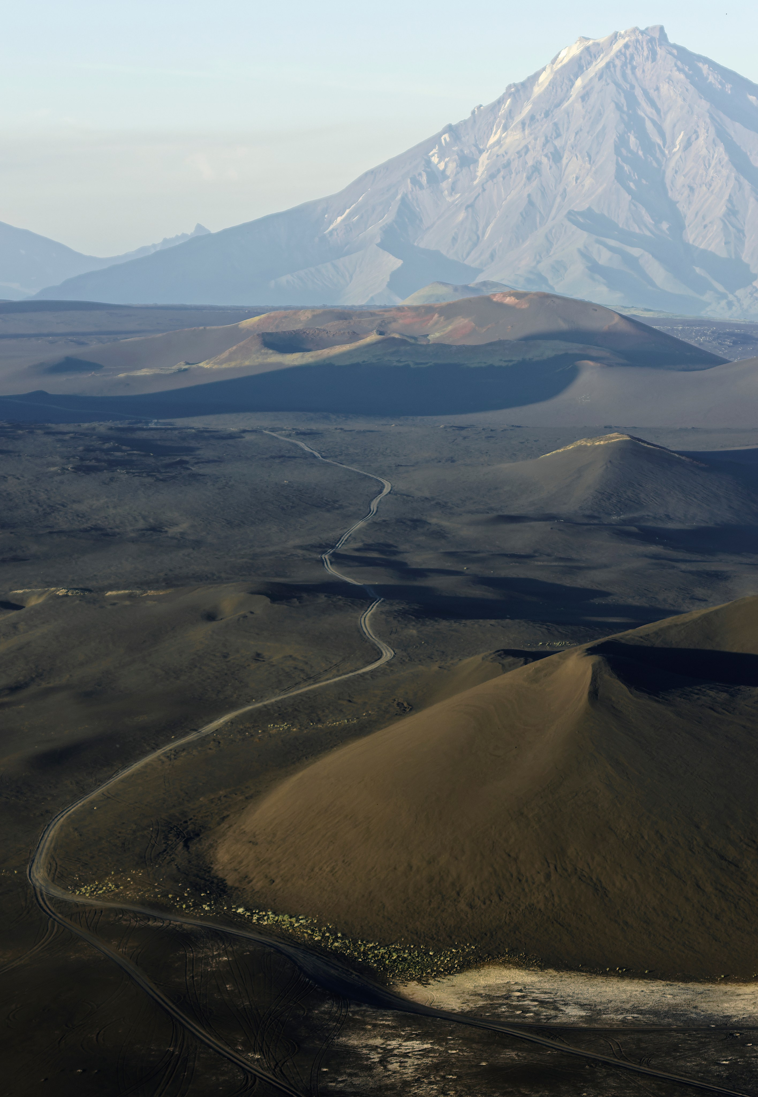 Камчатка, вид с Северного конуса на сопку Большая Удина