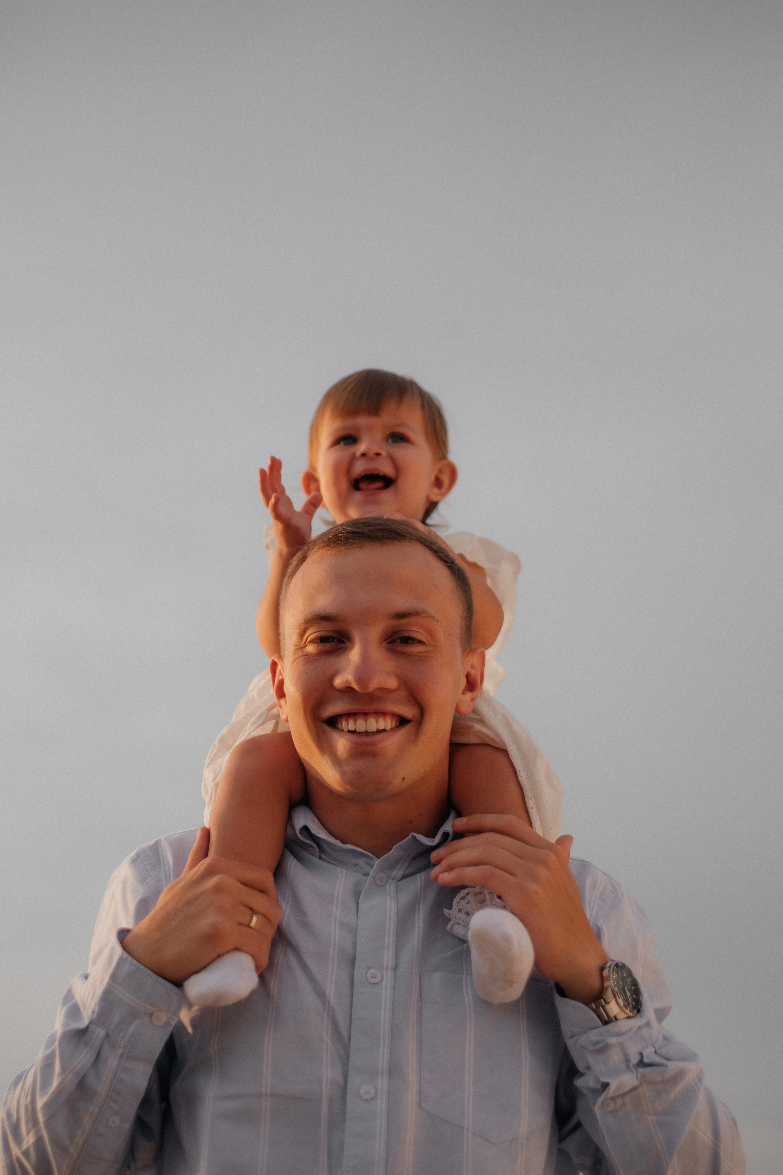 Алина, Ярослав и Тая на берегу. Фотограф в Новосибирске Диана Ильиных