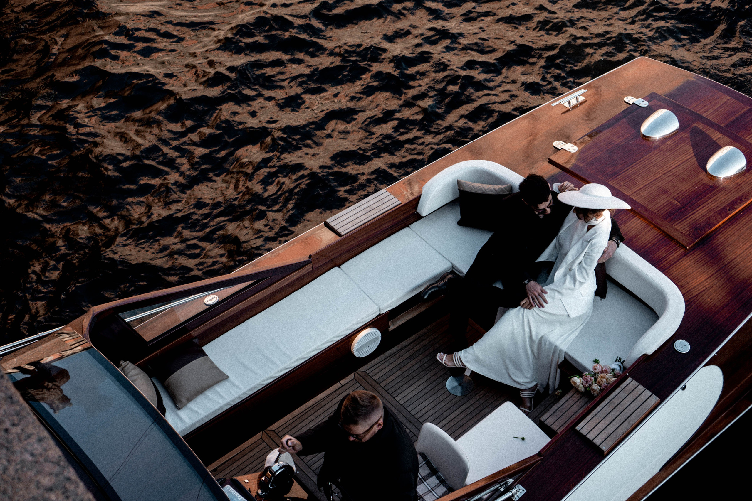 СВАДЕНБНАЯ СЬЕМКА НА КАТЕРЕ ПО КАНАЛАМ САНКТ-ПЕТЕРБУРГА И В АКВАТОРИИ НЕВЫ. Профессиональный фотограф, Санкт-Петербург — Виктория Богомолова