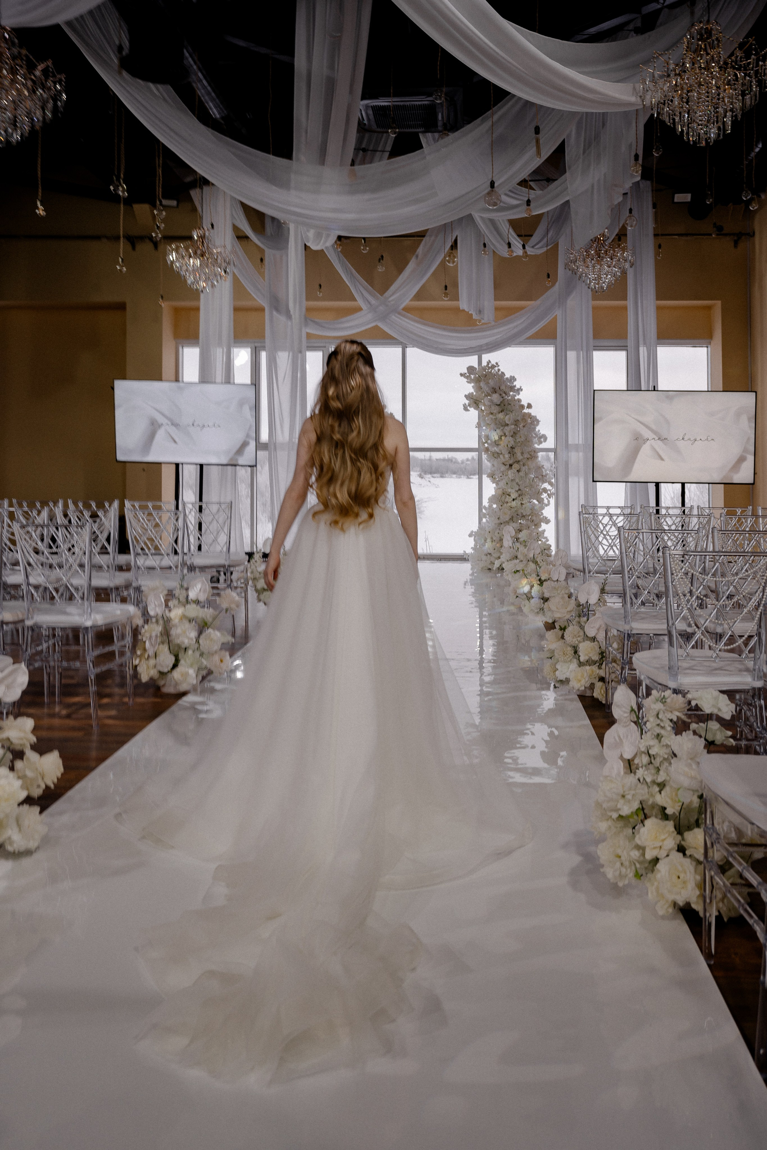 СВАДЕБНАЯ СЬЕМКА СБОРОВ В ОТЕЛЕ И ВЫЕЗД НА ЦЕРЕМОНИЮ (СНЯТО В СИБИРЕ В НИЖНЕВАРТОВСКЕ). Профессиональный фотограф, Санкт-Петербург — Виктория Богомолова