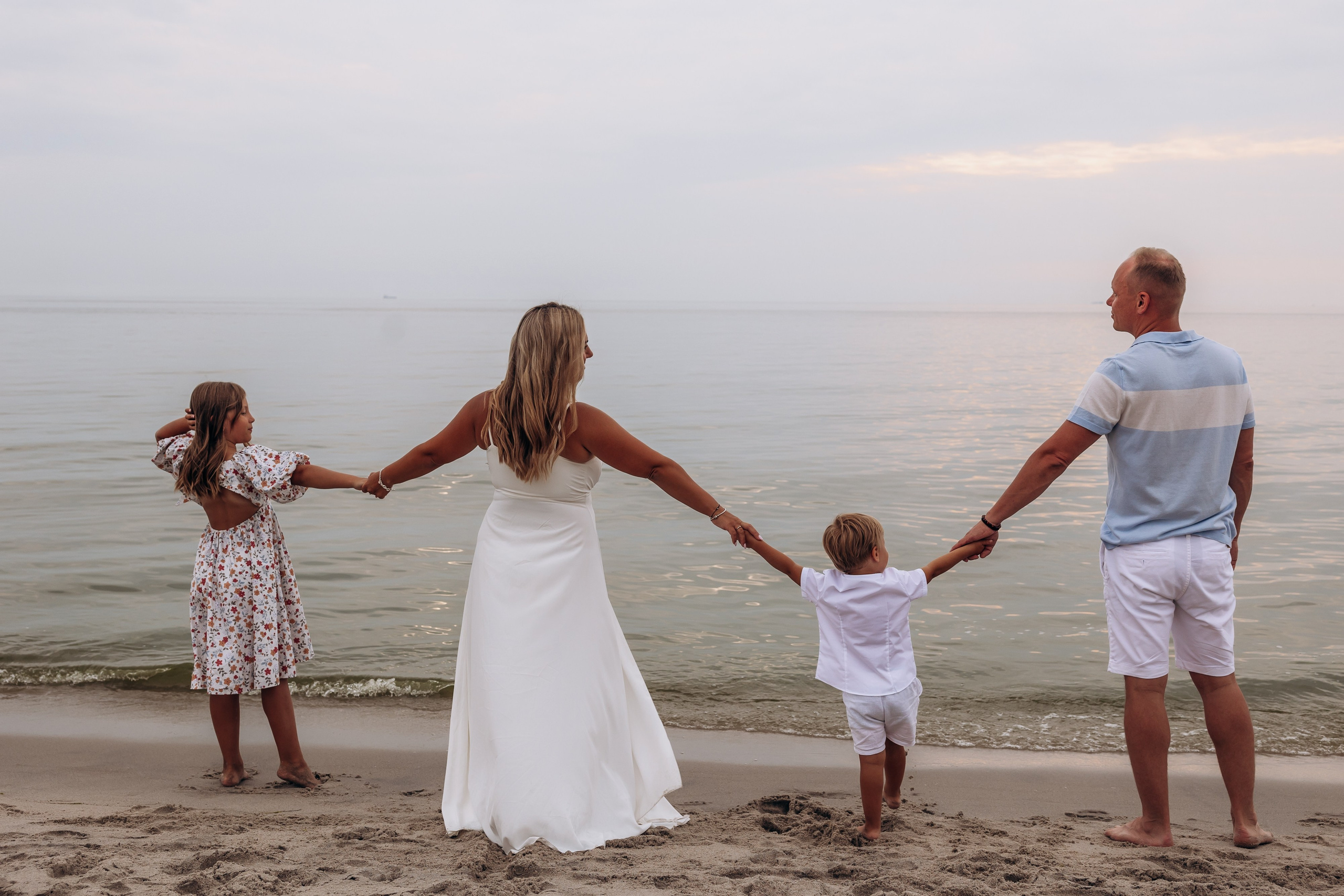 Большая семья Мечниково (Балтийск) море лето. Фотограф в Калининграде свадебная фотография, репортажная, фотосессии