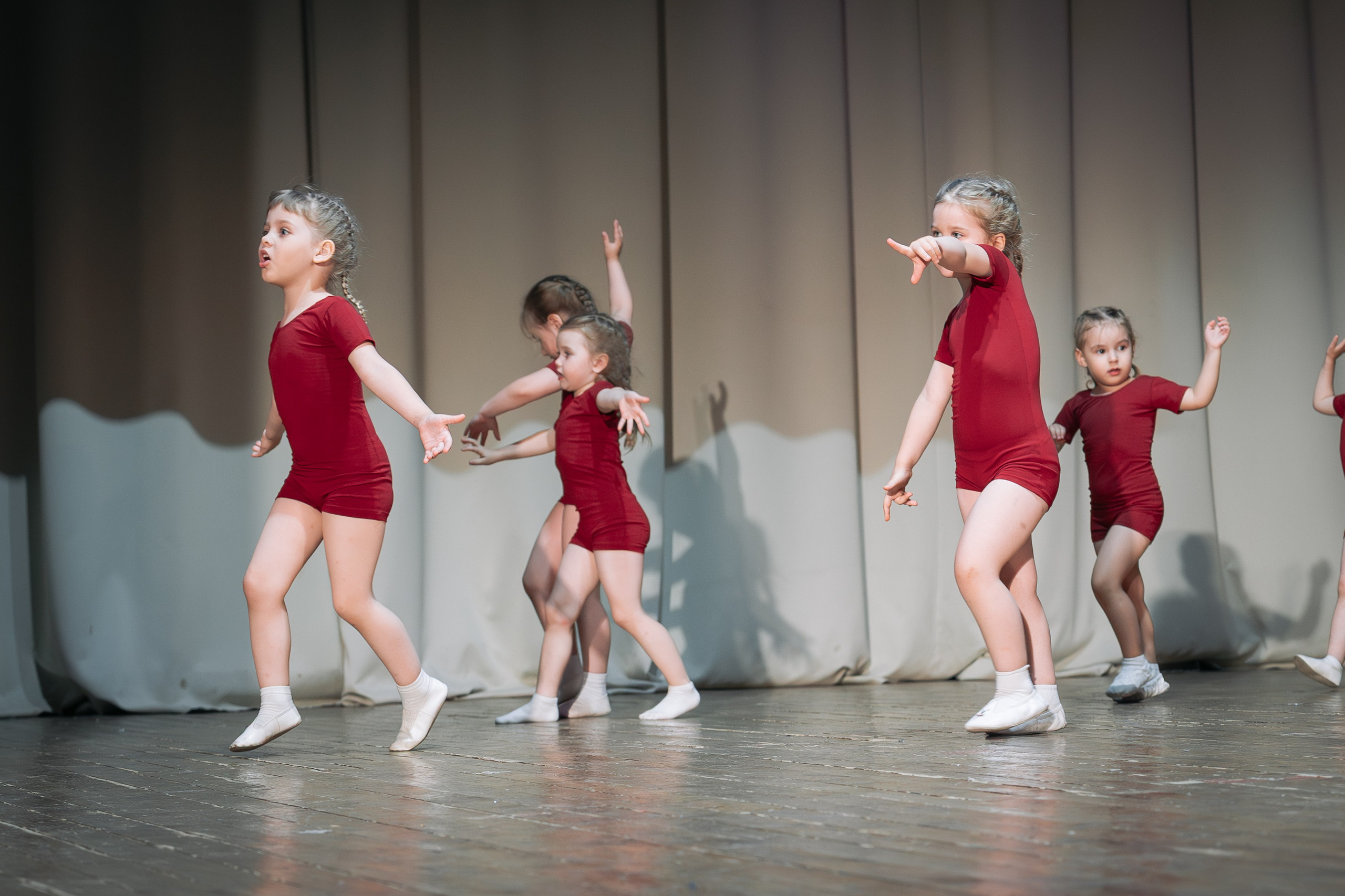 Танцевальный Ансамбль «СЮРПРИЗ». Репортажный фотограф Ярославль — Павел Андреев