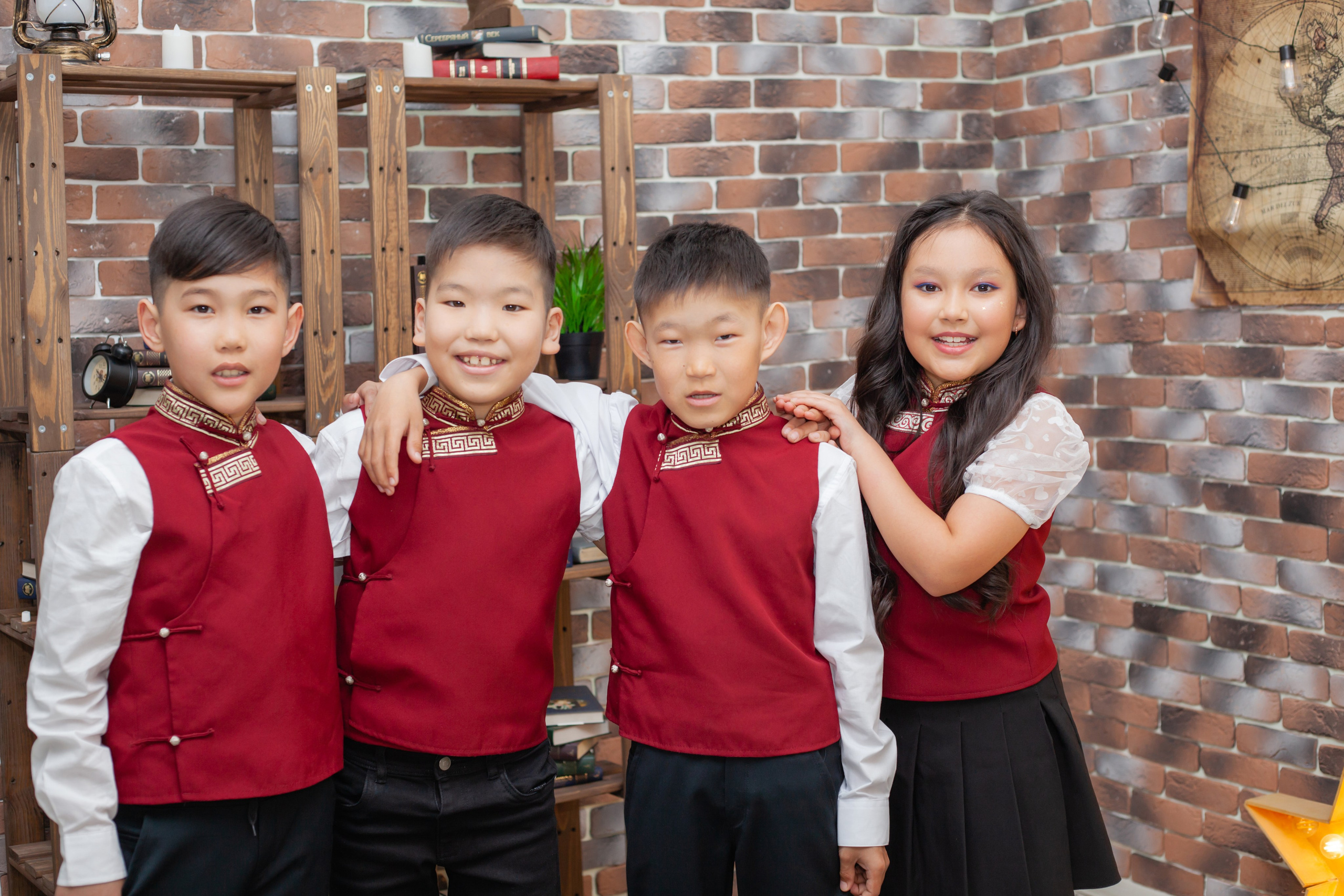 Школьники в студии. Фотограф Бурятия. Печать фотокниг