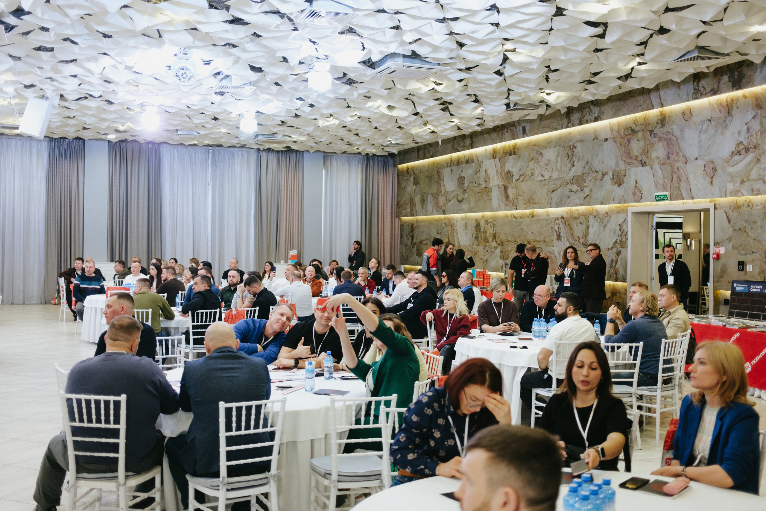 ТЕХНОНИКОЛЬ | КОНФЕРЕНЦИЯ ПАРТНЕРОВ ЮГА. Свадебный фотограф Денис Ожигин в Краснодаре и крае. Эмоциональная и стильная съемка вашего дня