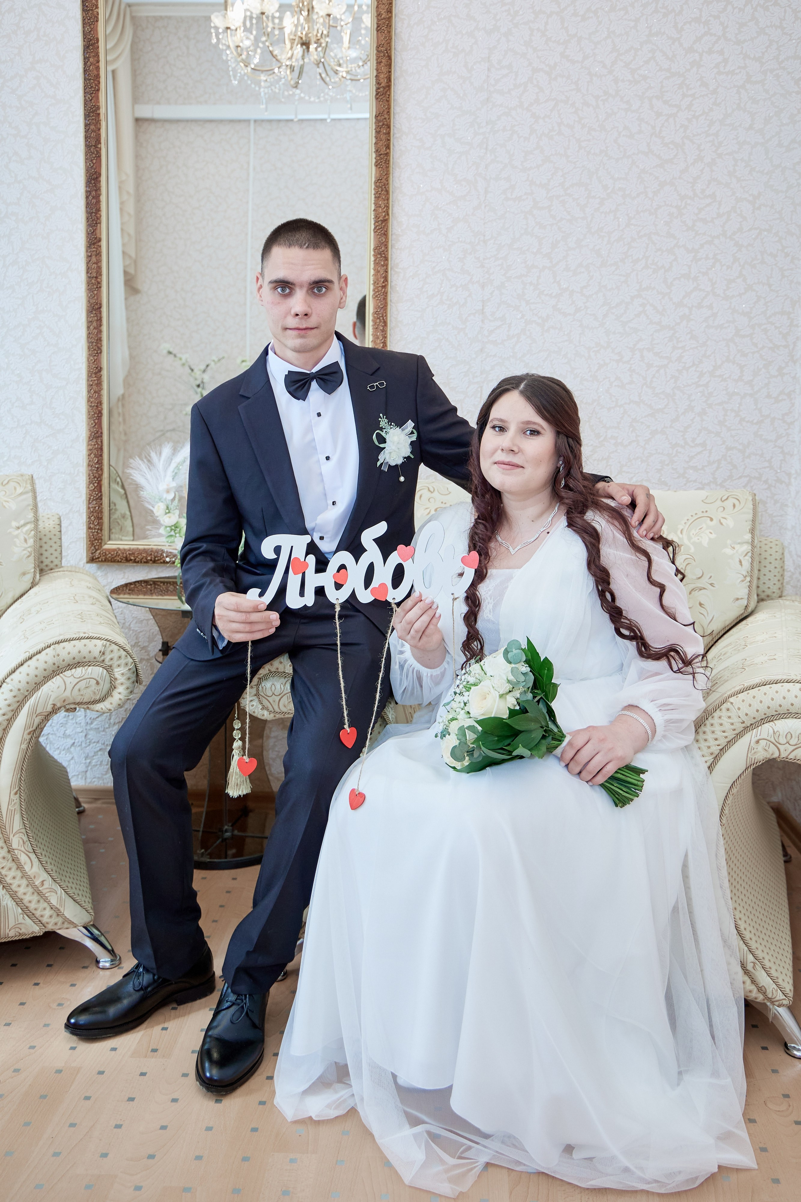 Фотосъемка в ЗАГСе, прогулка молодых, банкет