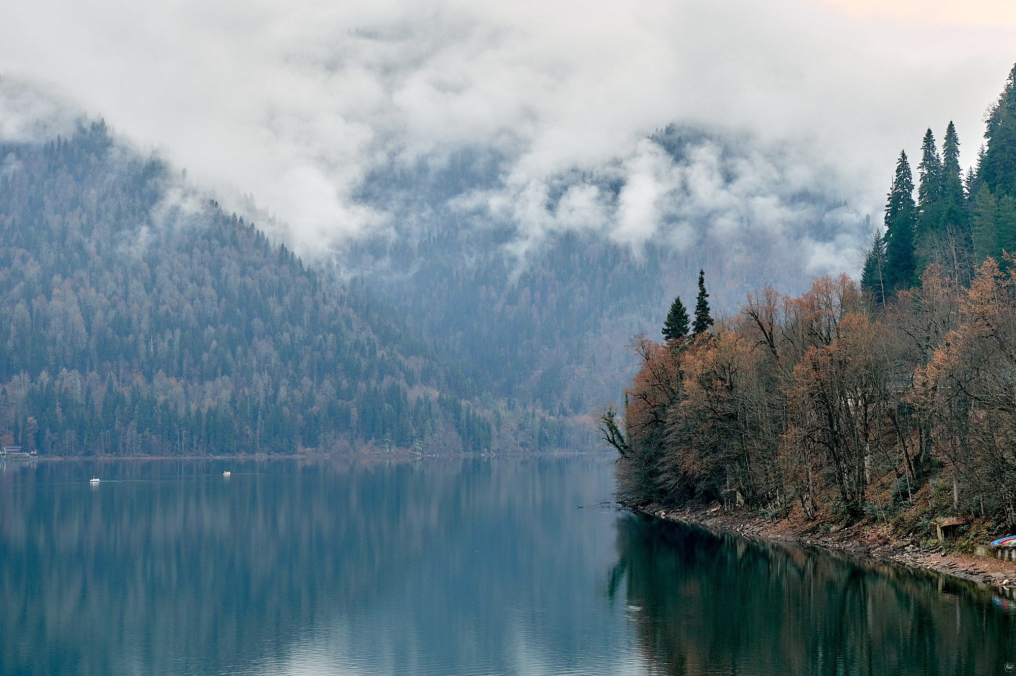 Озеро Рица, Абхазия. Декабрь 2024. Фотографии отовсюду и обо всем