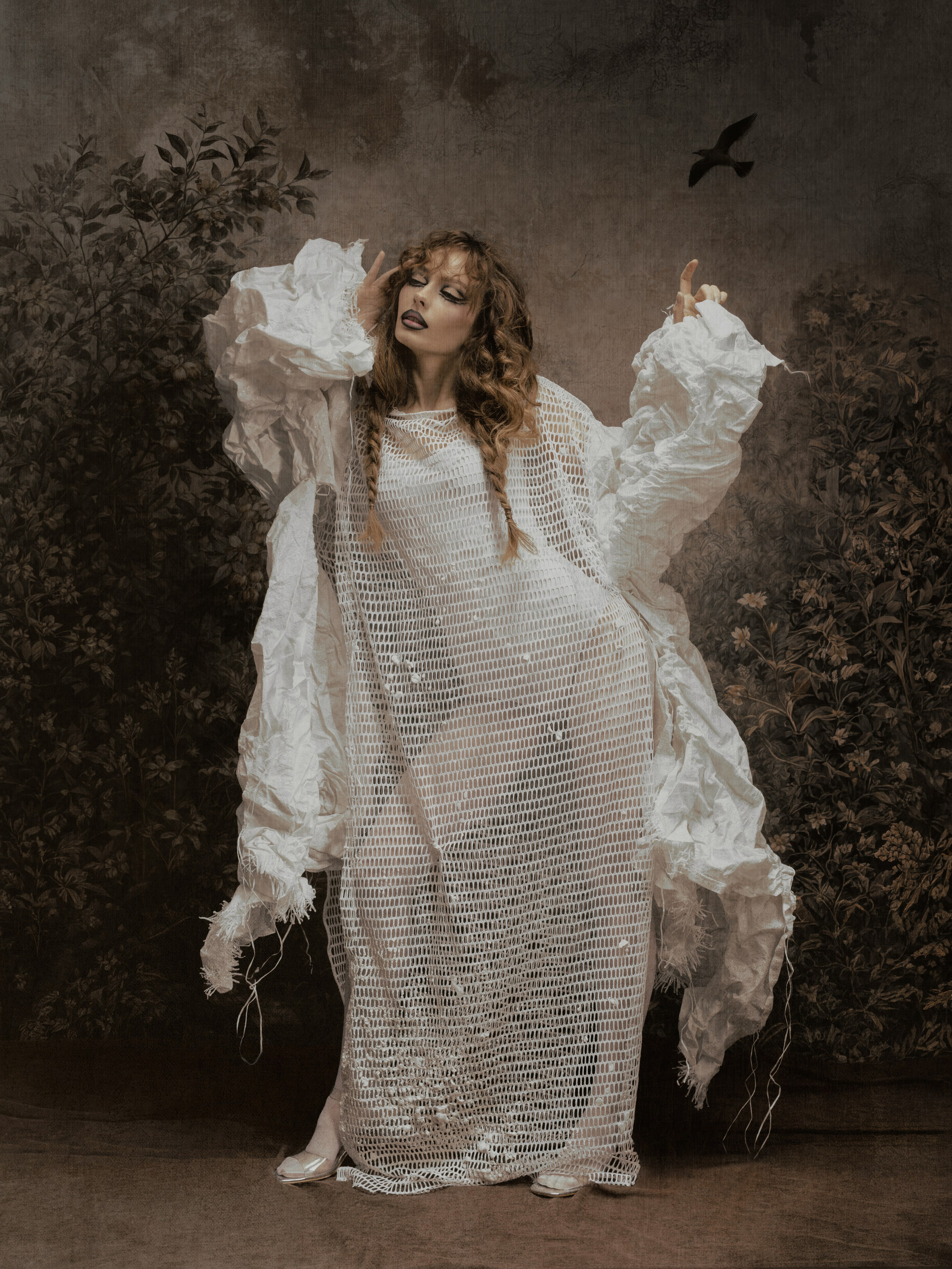 BEAUTY & FASHION. Retouch, post-production, color grading for stills