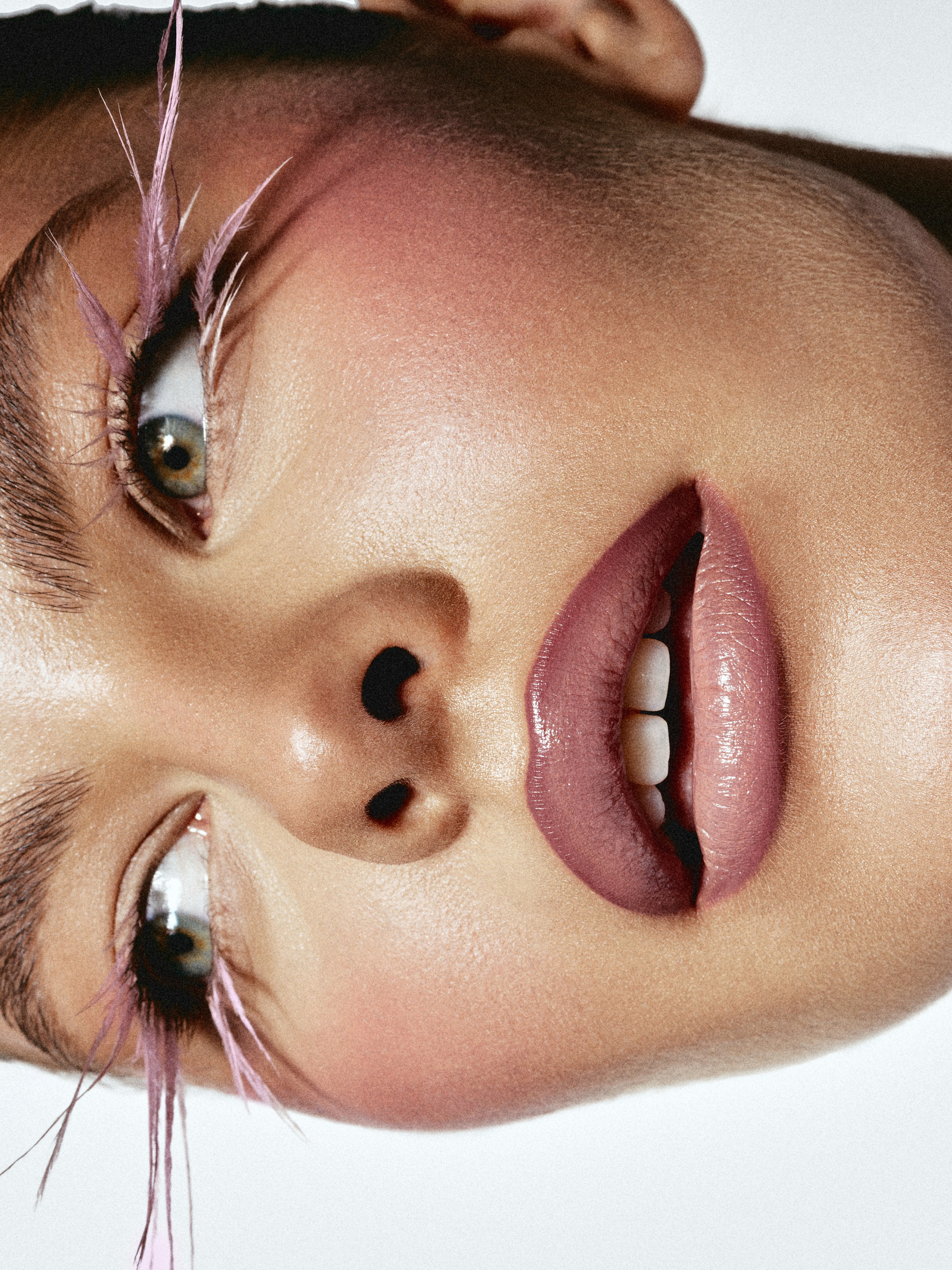 BEAUTY & FASHION. Retouch, post-production, color grading for stills