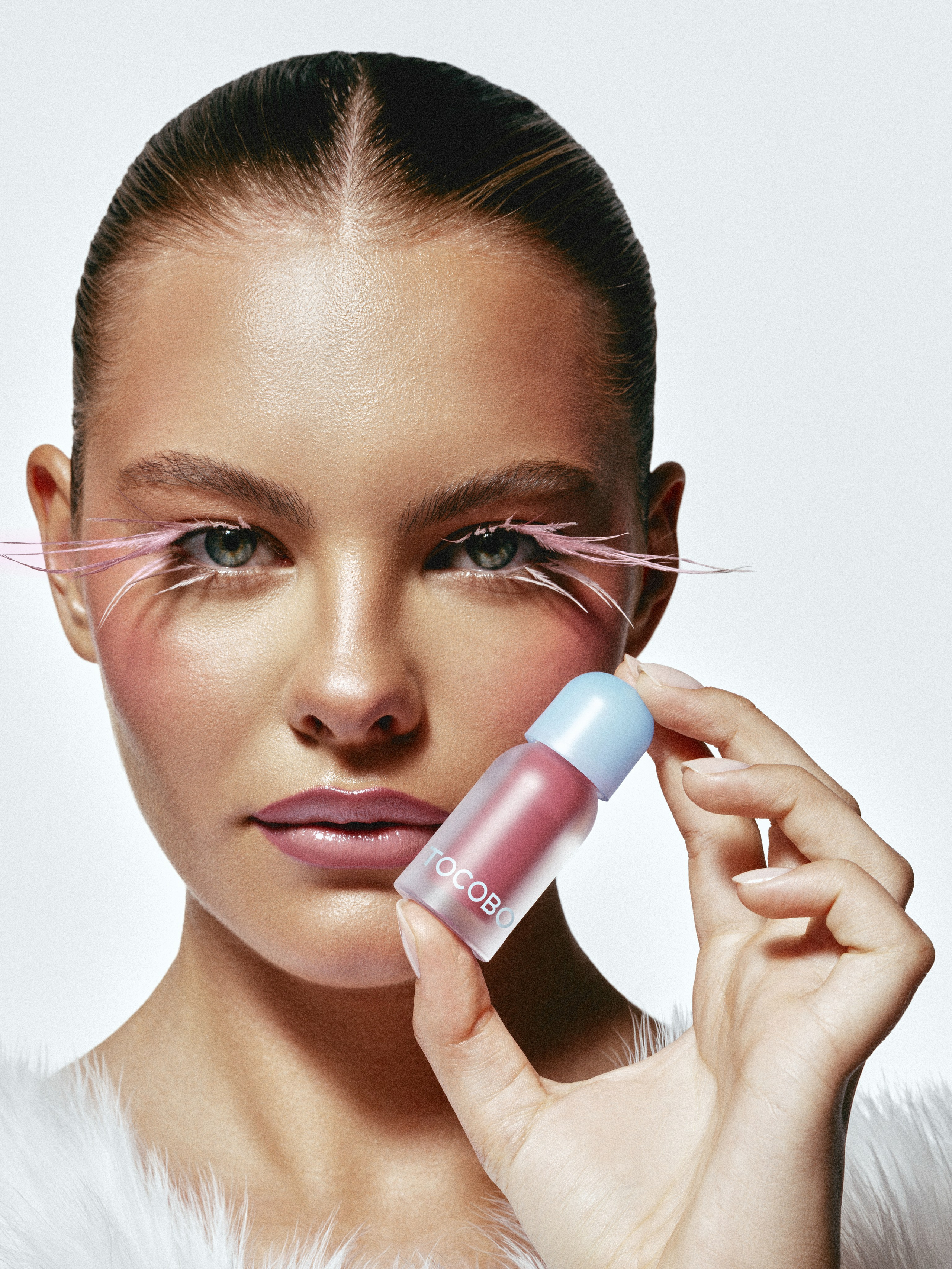 BEAUTY & FASHION. Retouch, post-production, color grading for stills