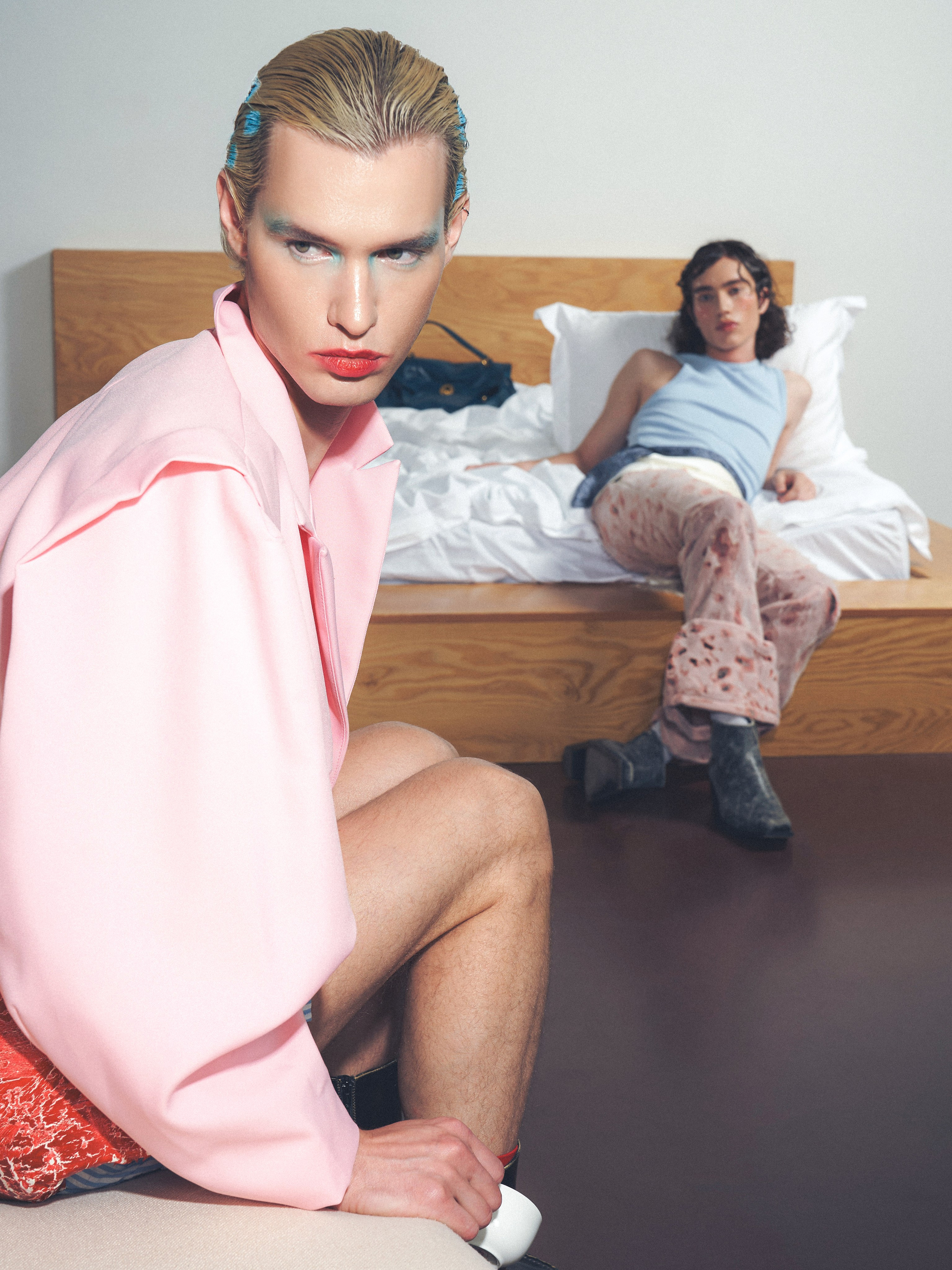 BEAUTY & FASHION. Retouch, post-production, color grading for stills