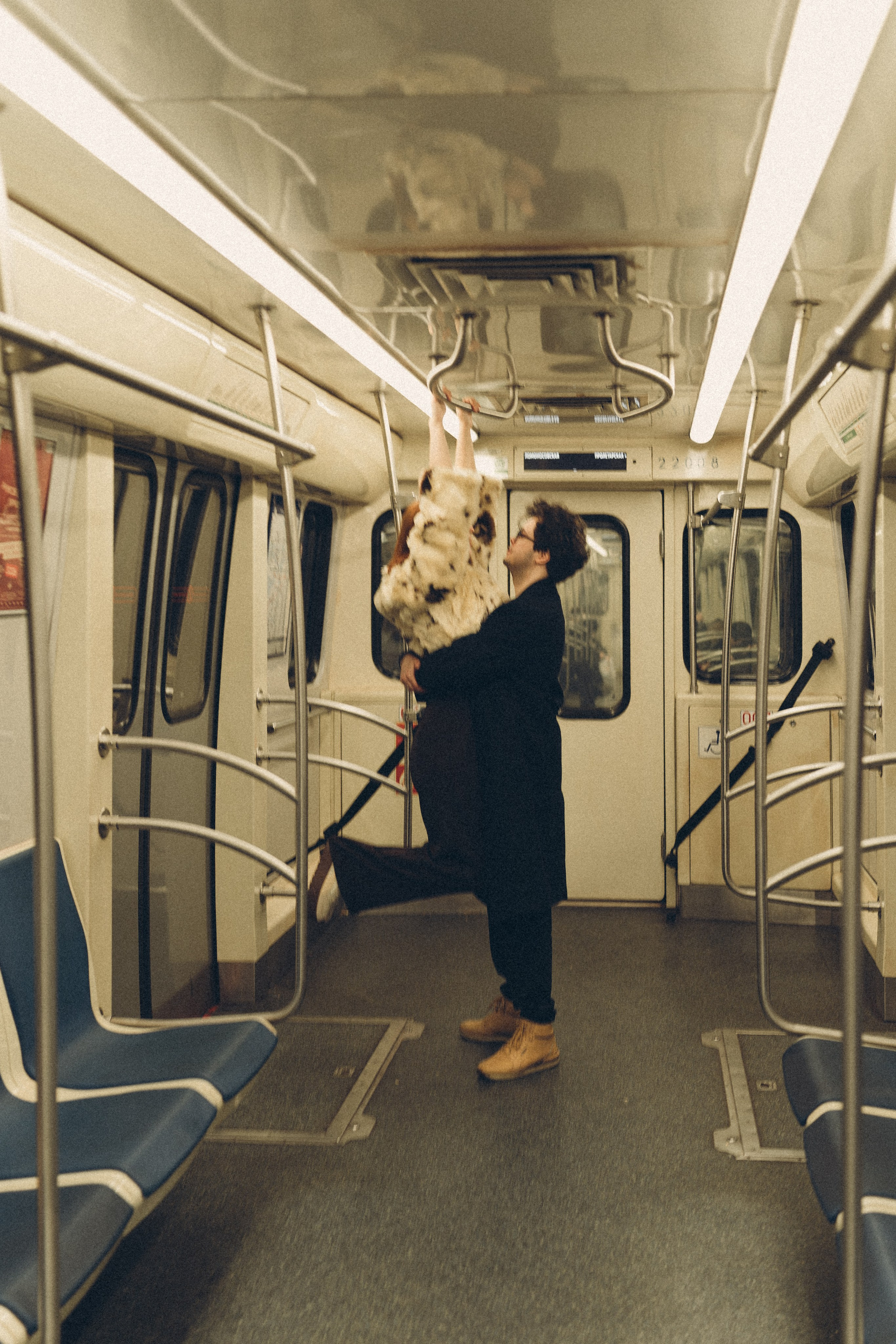 НОВОГОДНЯЯ ФОТОСЕСИИЯ ПАРЫ В МЕТРО ЛЮБОВЬ. Профессиональный фотограф, Санкт-Петербург — Виктория Богомолова