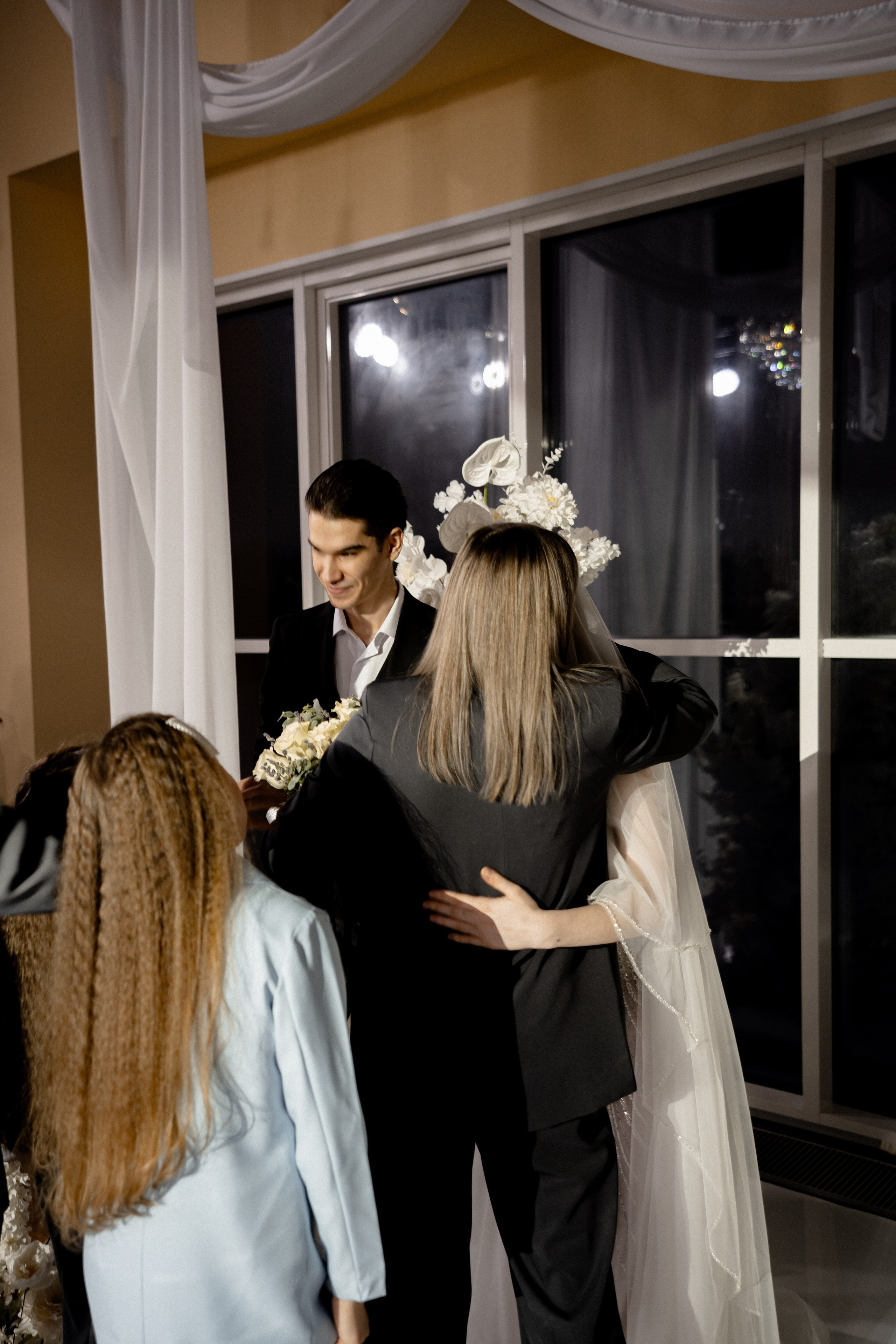 СВАДЕБНАЯ СЬЕМКА СБОРОВ В ОТЕЛЕ И ВЫЕЗД НА ЦЕРЕМОНИЮ (СНЯТО В СИБИРЕ В НИЖНЕВАРТОВСКЕ). Профессиональный фотограф, Санкт-Петербург — Виктория Богомолова