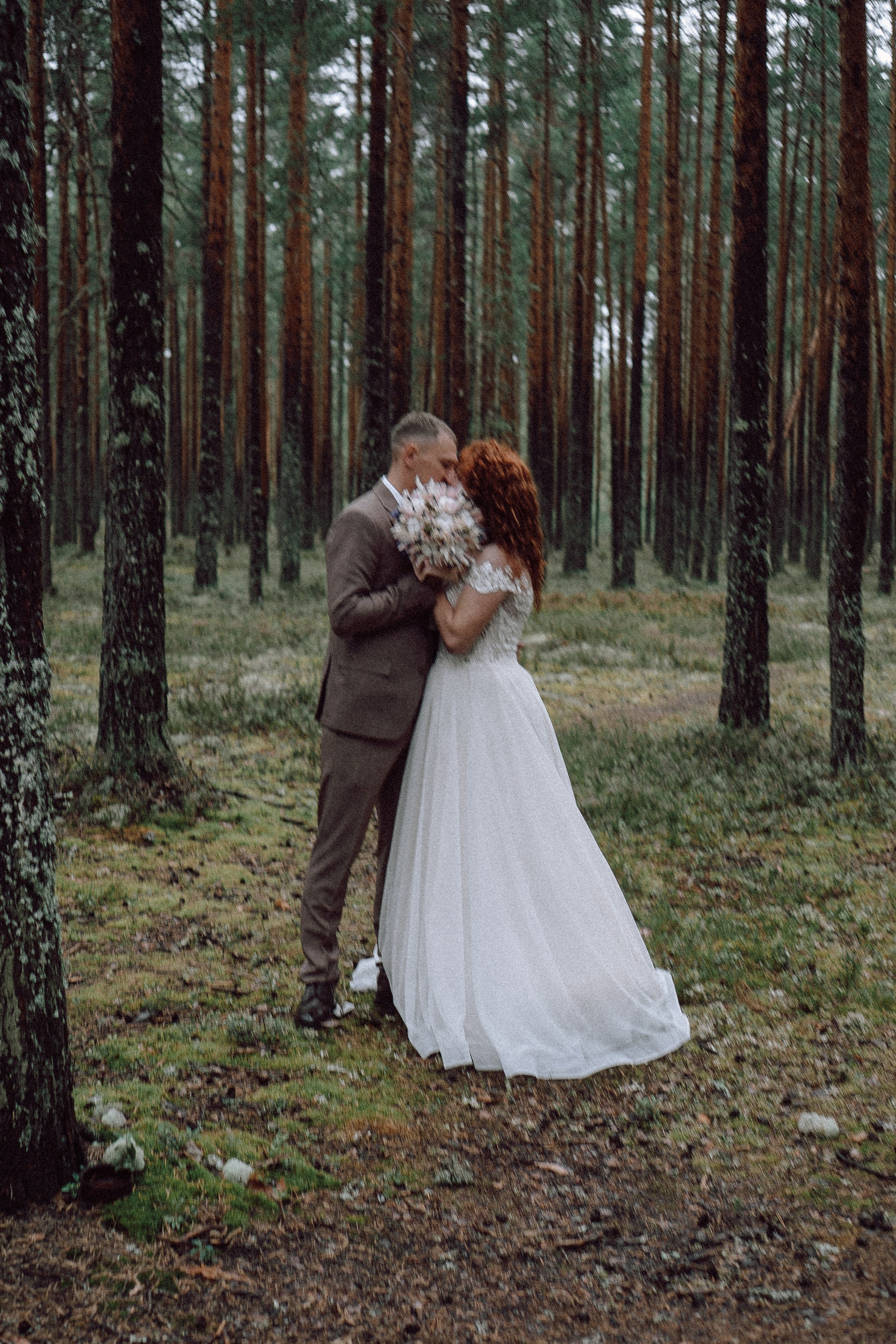 СВАДЕБНАЯ ФОТОСЕССИИЯ ПАРЫ В ГОРОДЕ ПРИОЗЕРСК В СОСНОВОМ ЛЕСУ И С ПИКАПОМ. Профессиональный фотограф, Санкт-Петербург — Виктория Богомолова