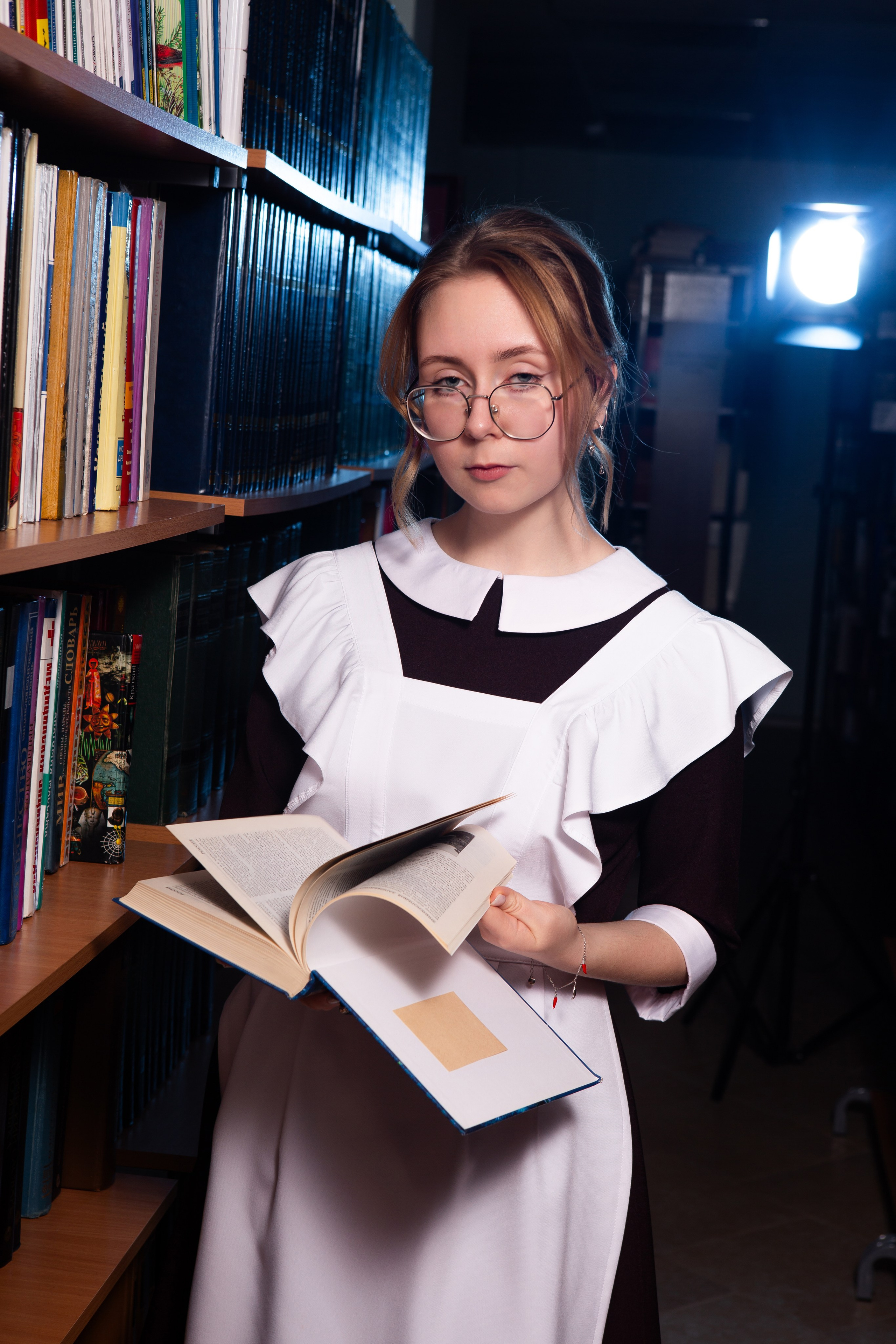 СЪЕМКА ПОРТРЕТОВ В БИБЛИОТЕКЕ ДЛЯ 11 КЛАССОВ-1. ТВОЙ АЛЬБОМ / ТВОИ ПРАВИЛА