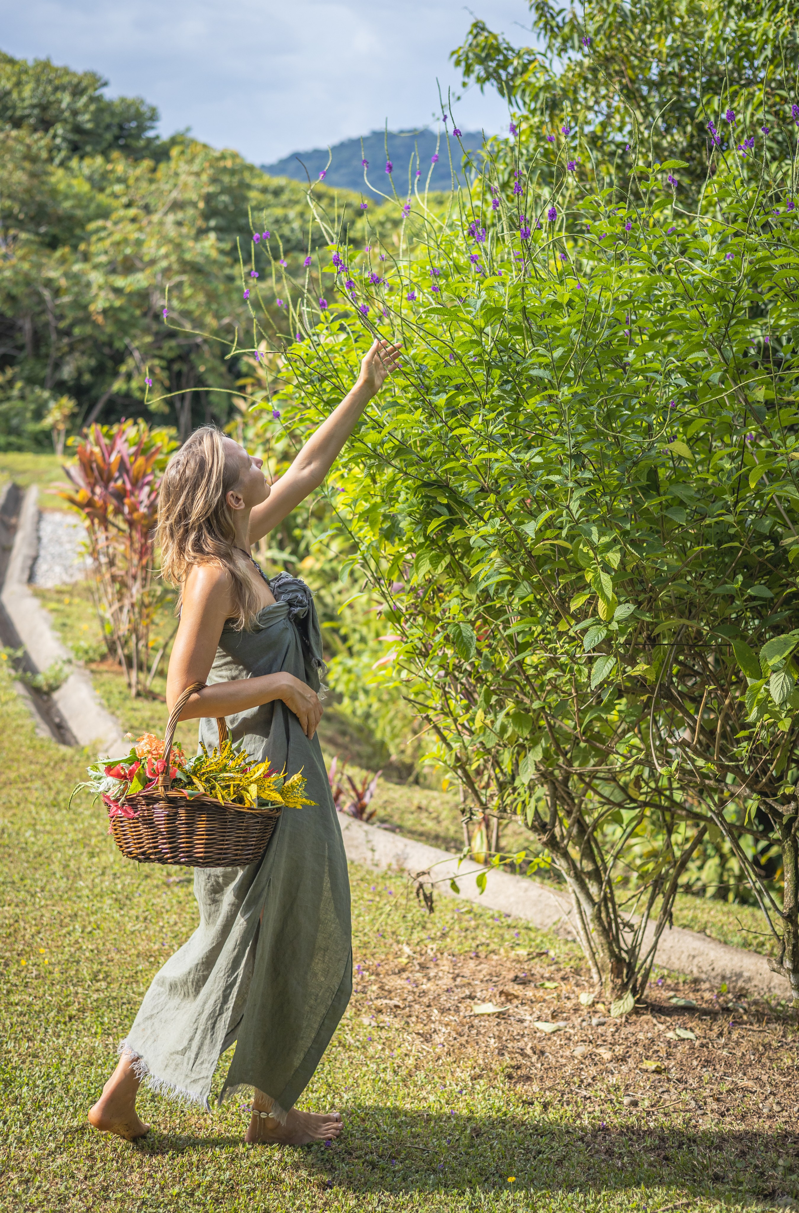 Nana sacral therapy master. Family, portrait, content photo in Costa Rica Evgeniya Besprozvannykh