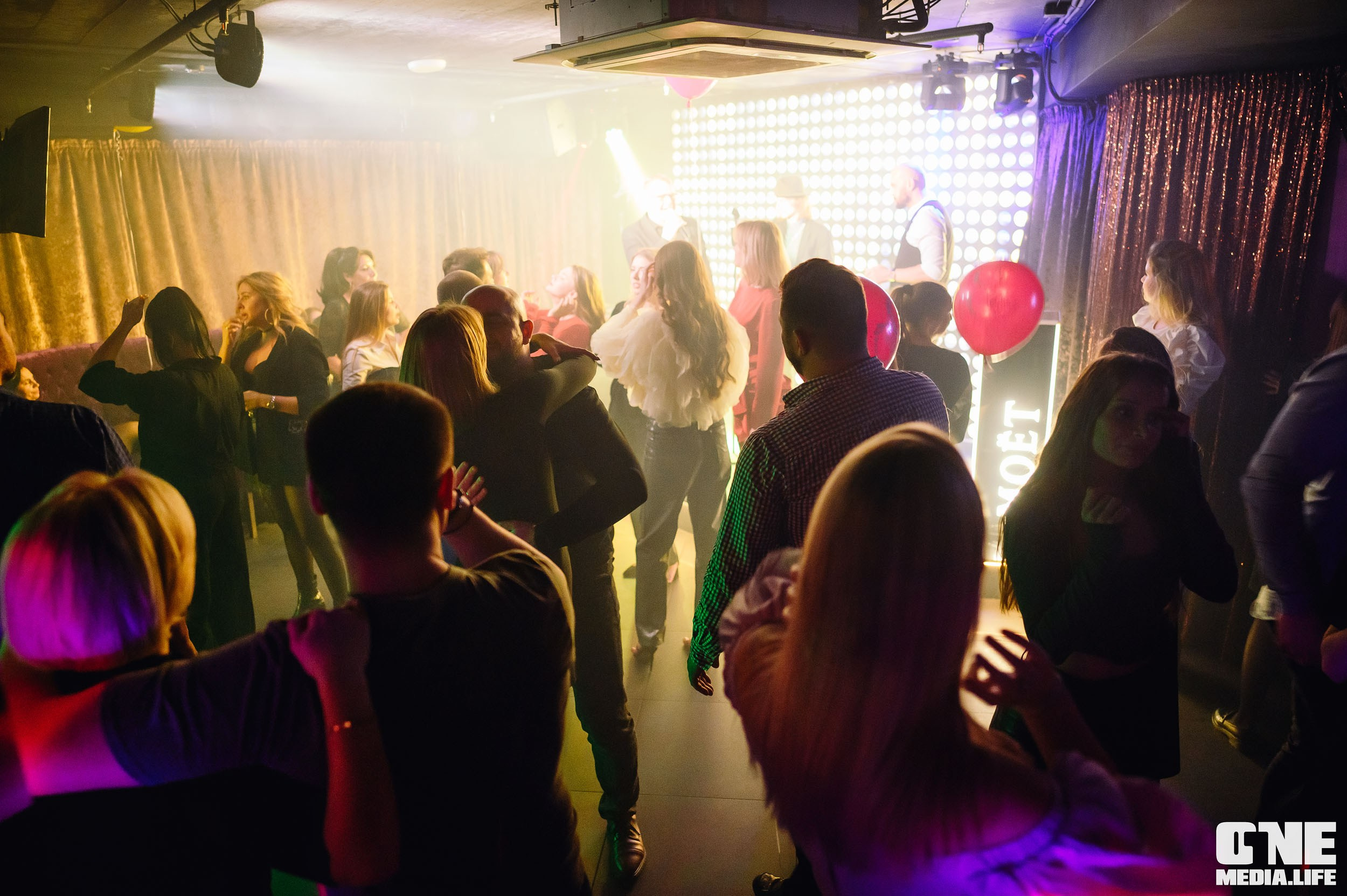Фотоотчет с с 8 марта в караоке-клубе Эйфория. One Media Life: фоторепортажи, фотоотчеты с мероприятий и заведений