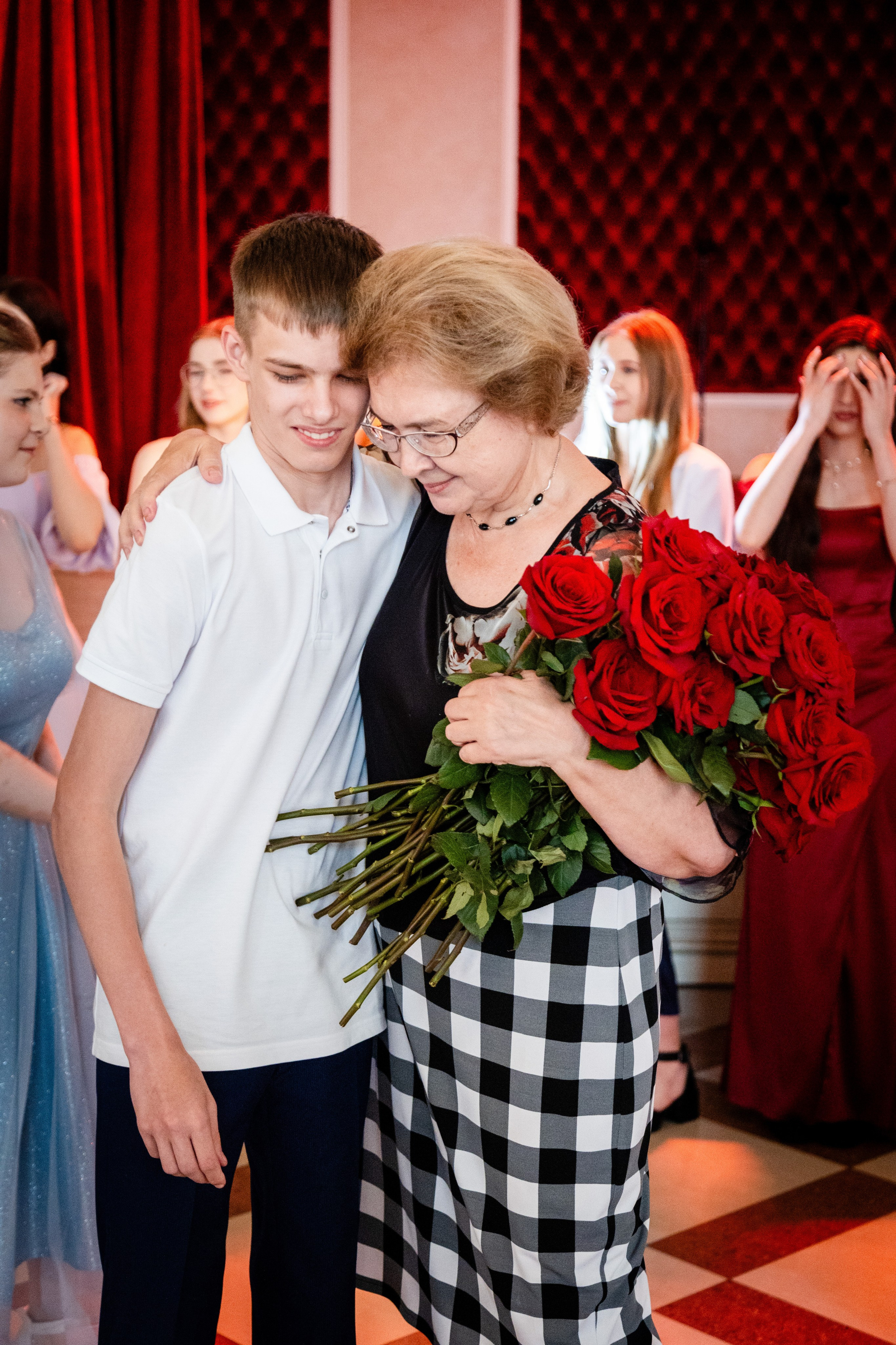 Школьный выпускной. Детский фотограф видеограф в Хабаровске Михаил Орлов