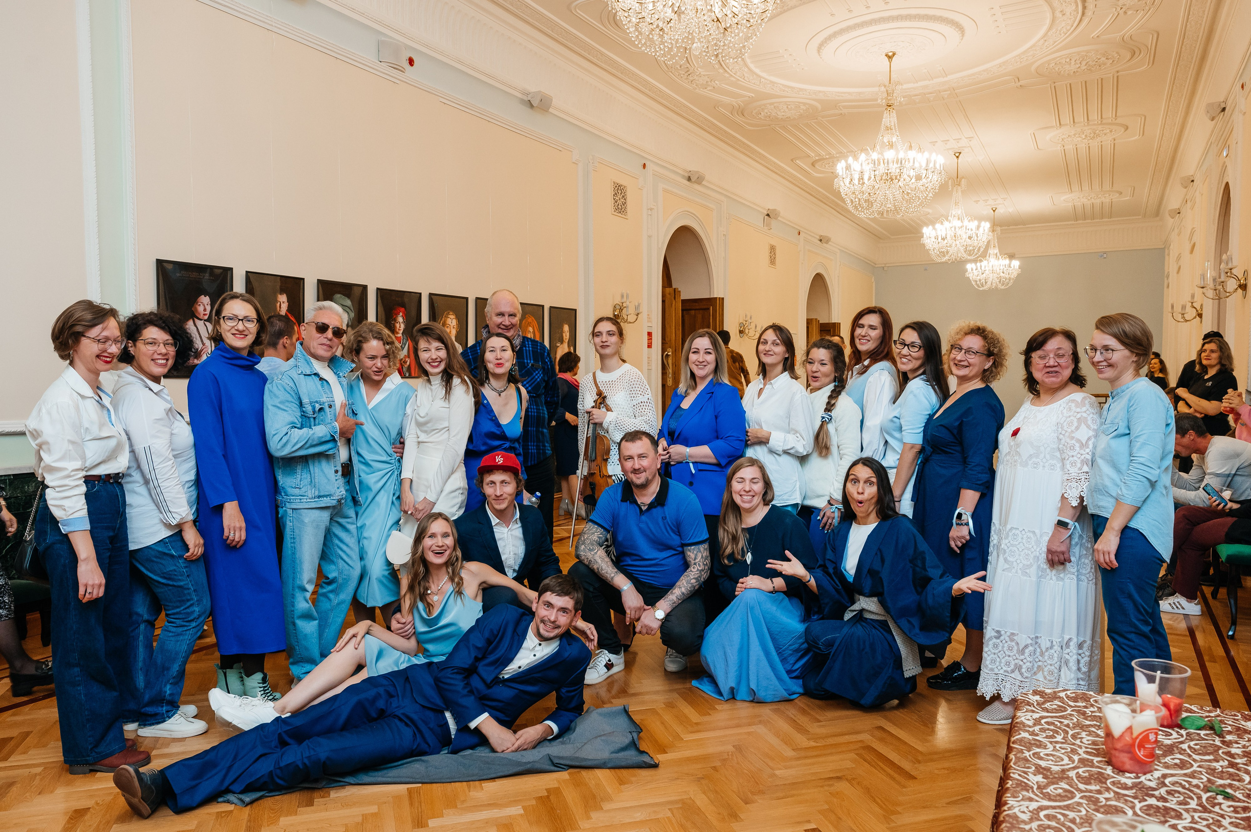 Открытие выставки Кати Васильевой в Молодежном театре. Wedding and family photographer USA