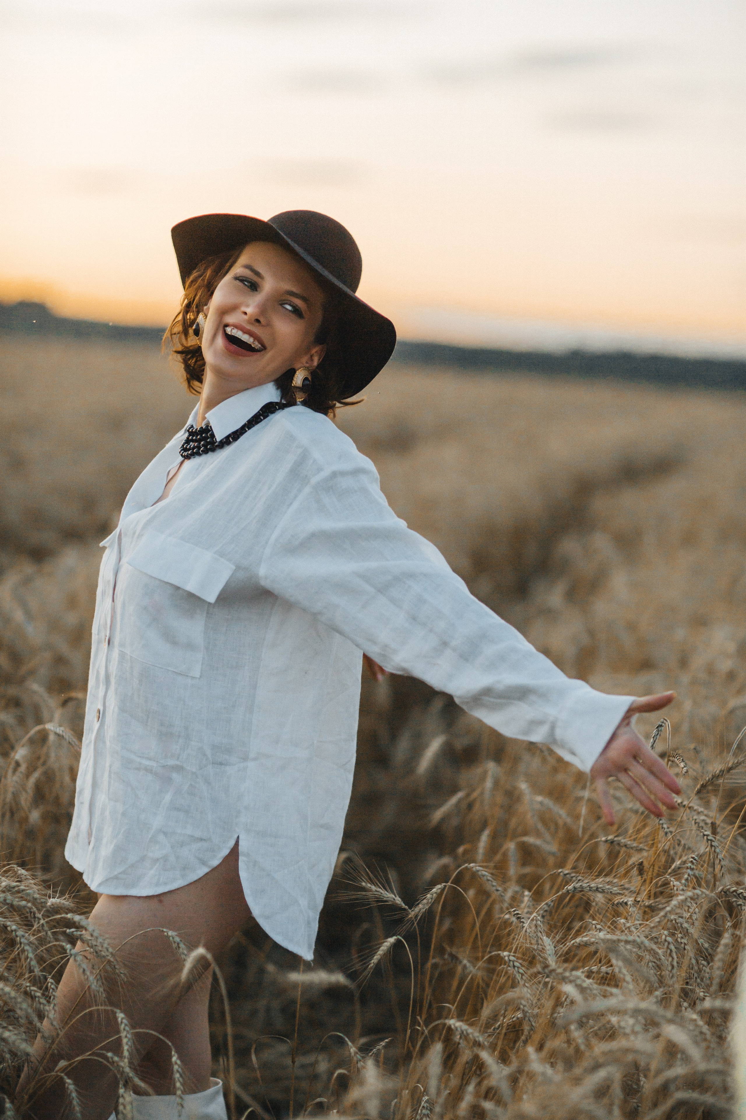 Фотосессия в пшенице для бренда Vintage Dream. Фотограф и видеограф Анна Домашенко