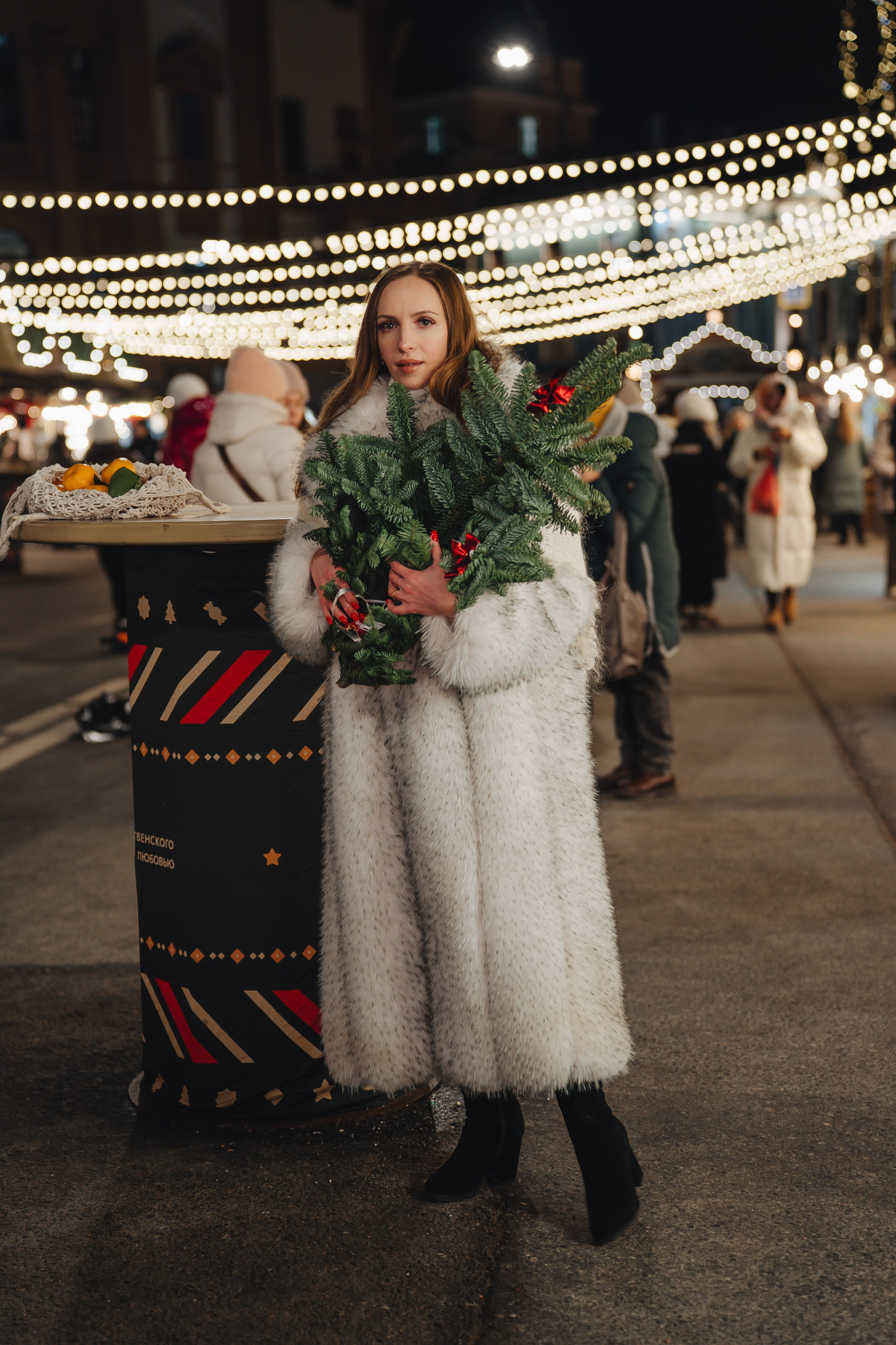 ПРОГУЛКА НА МАНЕЖНОЙ ПЛОЩАДИ ДЛЯ ДЕВУШКИ ПЕРЕД НОВЫМ ГОДОМ (НОВОГОДНЯЯ ФОТОСЕССИИЯ НА МАНЕЖНОЙ ПЛОЩАДИ). Профессиональный фотограф, Санкт-Петербург — Виктория Богомолова