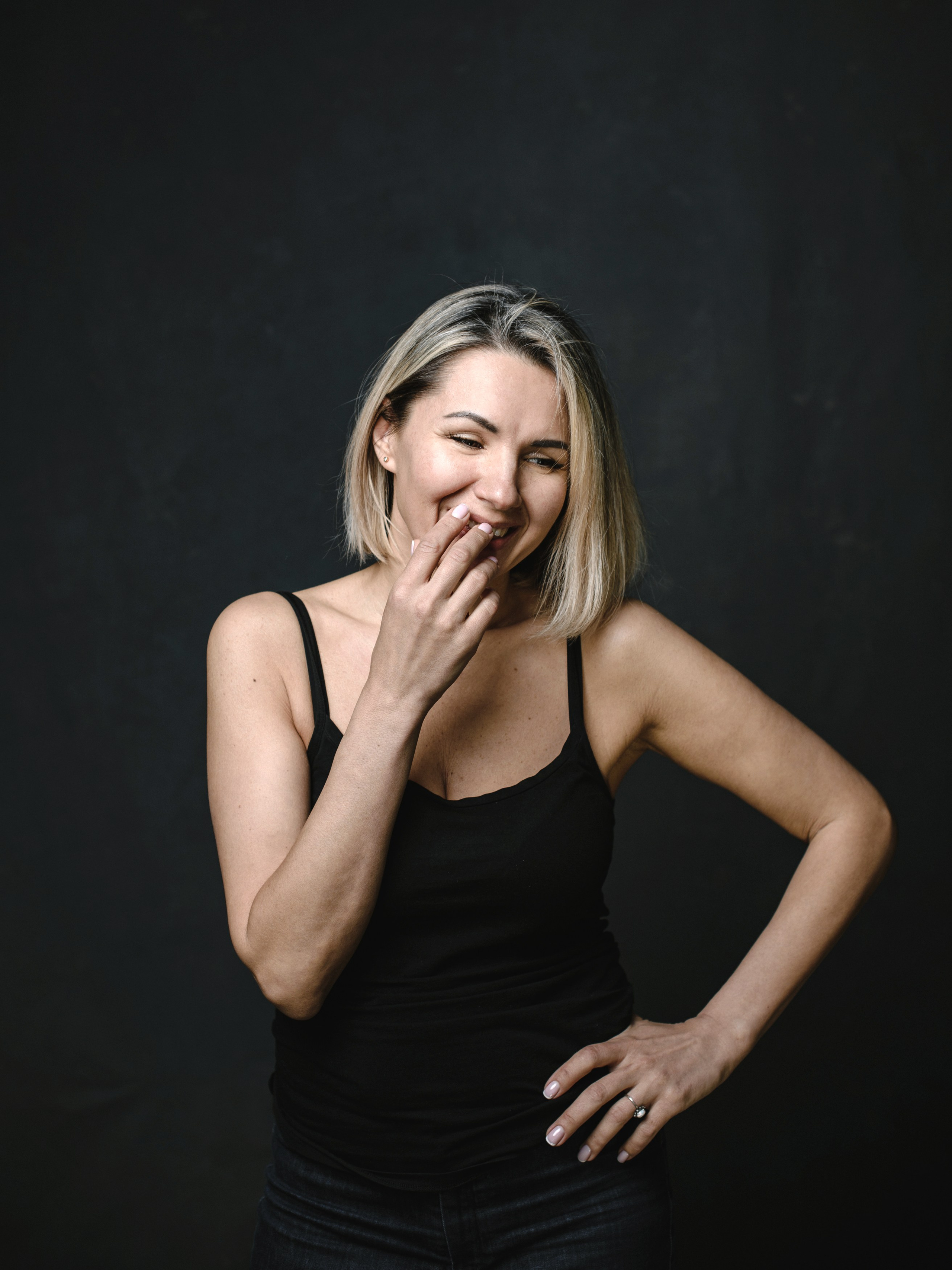 Ксения в студии НЕМЕСТО. Фотограф Денис Неместо, портрет, репортаж