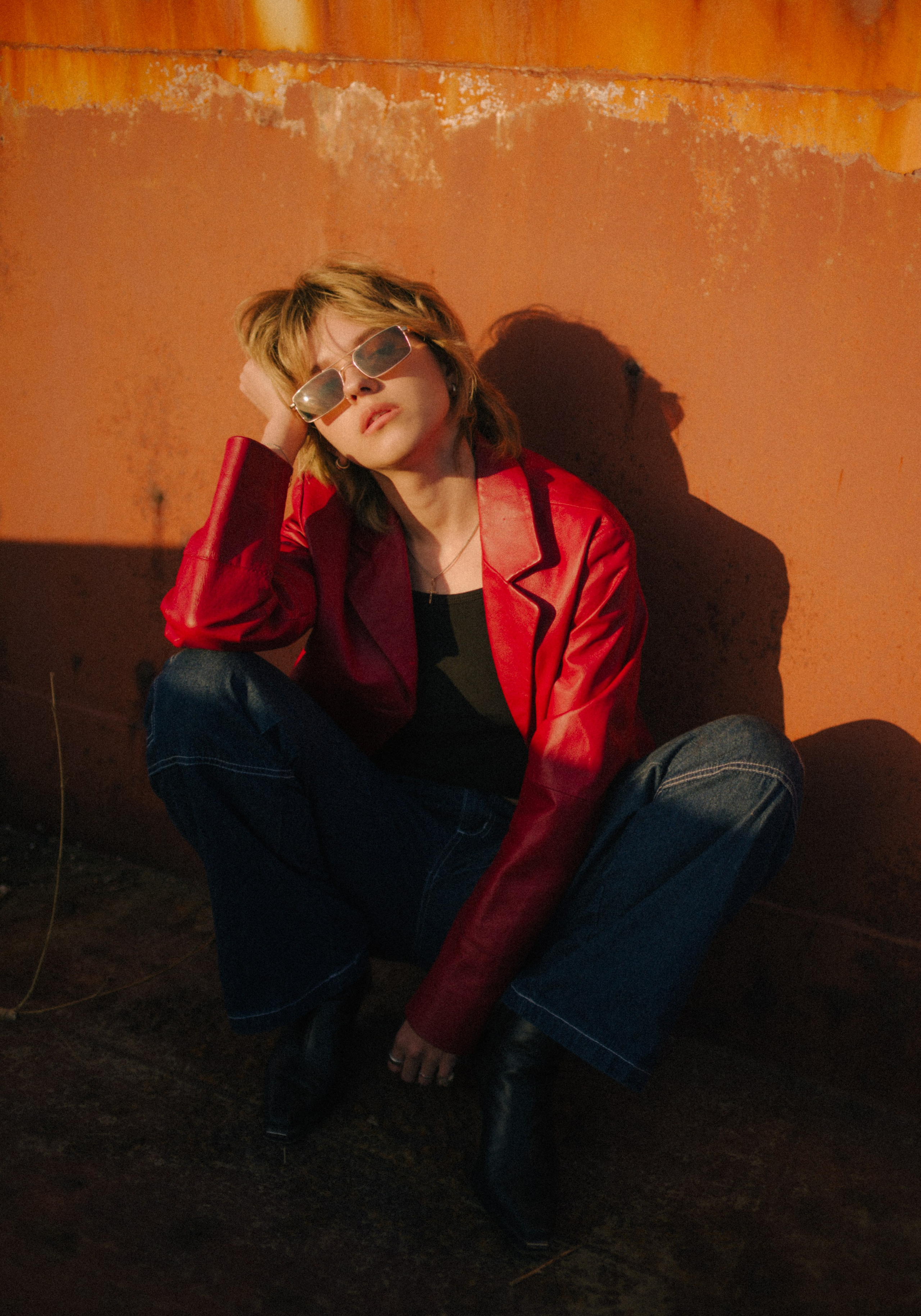 Вика среди заброшенных кораблей. Главная