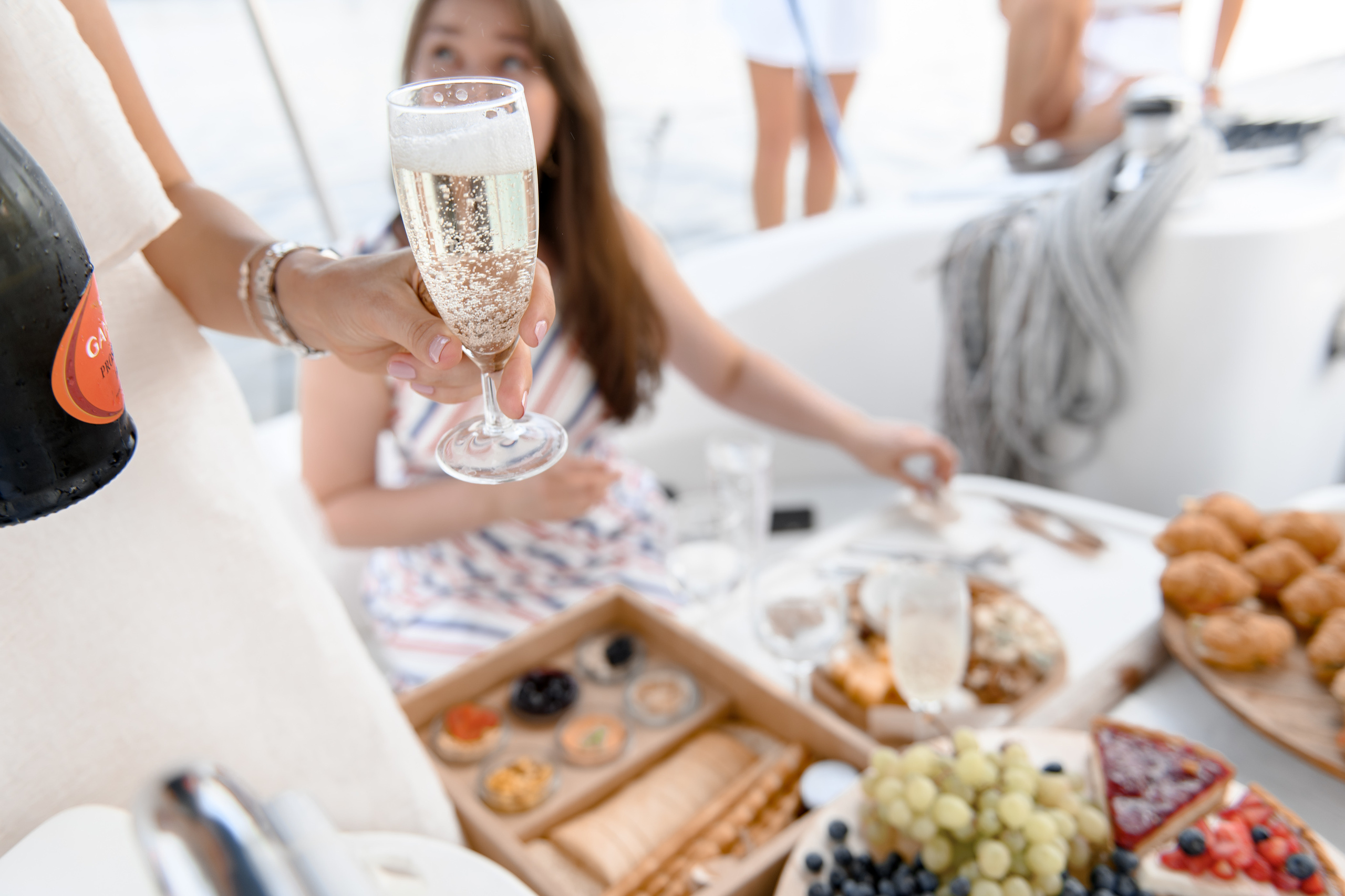 Фотограф на девичник в Ростове. Свадебный фотограф в Ростове Максимов Максим