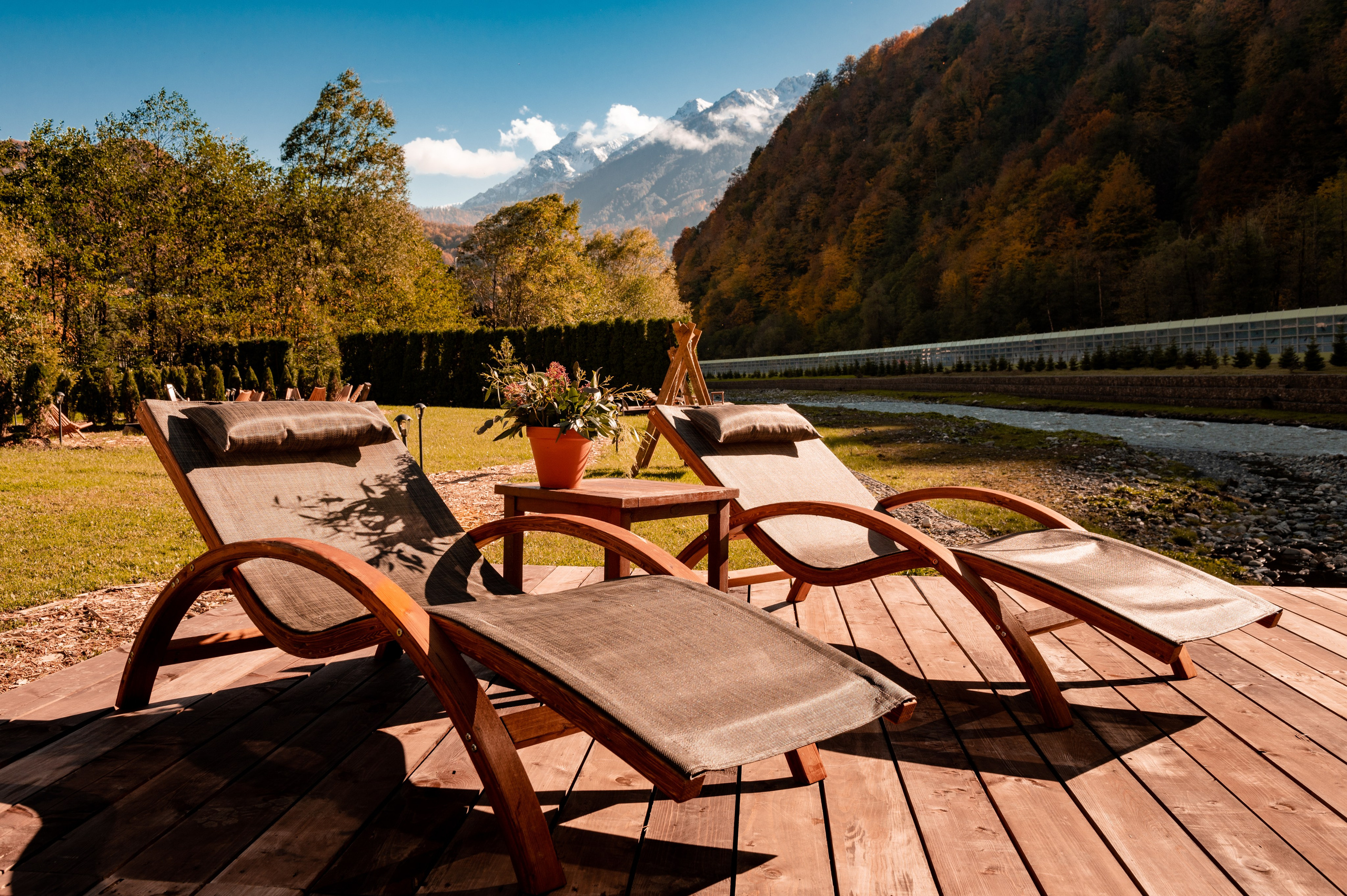 Контент съемка места для отдыха на курорте Газпром Поляна «Мзымта Пляж». Репортажный фотограф в Красной Поляне и Сочи Павлюченко Екатерина