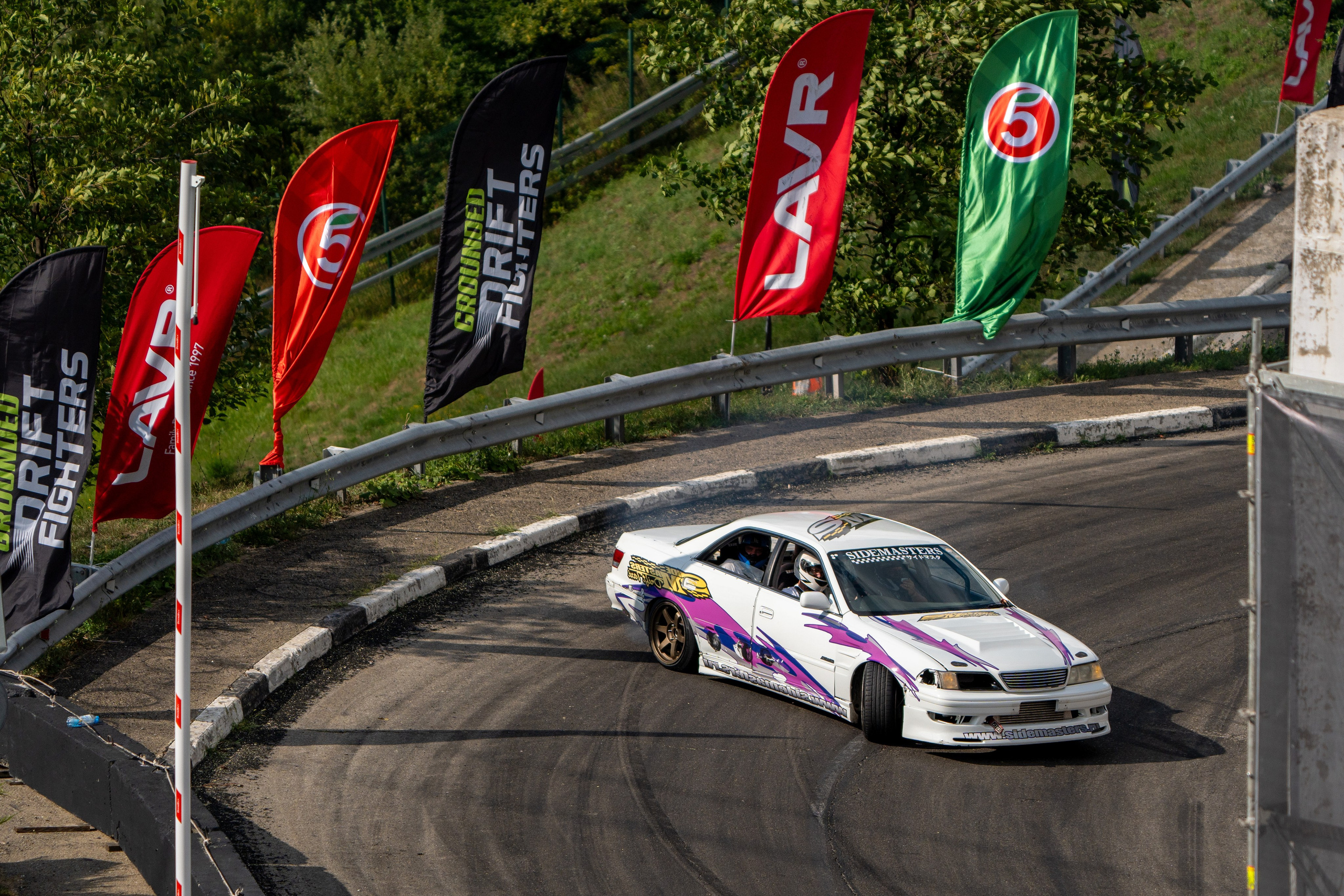 Фотоотчет партнеской интеграции для сети «Пятерочка» на фестивале «Grounded». Репортажный фотограф в Красной Поляне и Сочи Павлюченко Екатерина