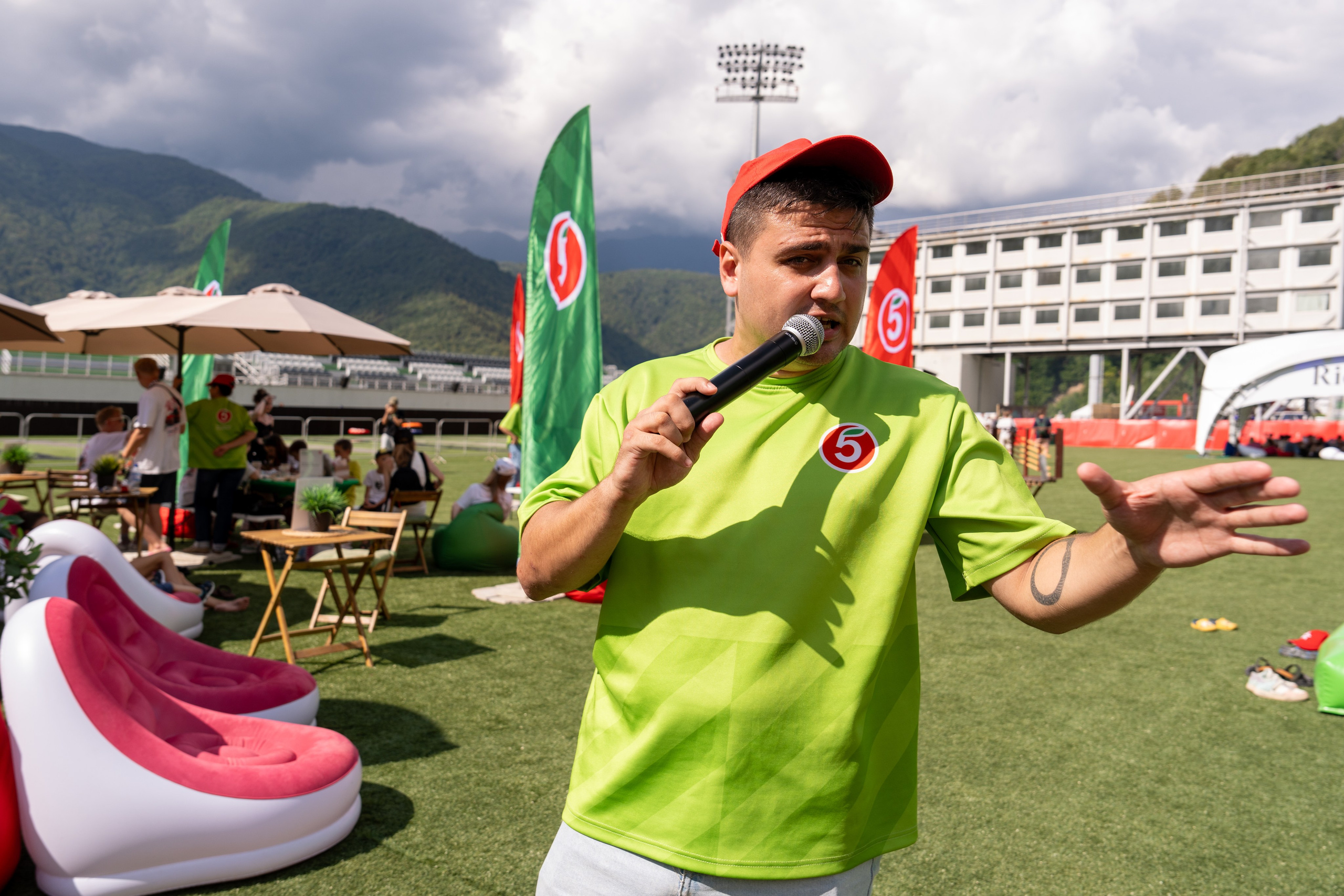 Фотоотчет партнеской интеграции для сети «Пятерочка» на фестивале «Grounded». Репортажный фотограф в Красной Поляне и Сочи Павлюченко Екатерина