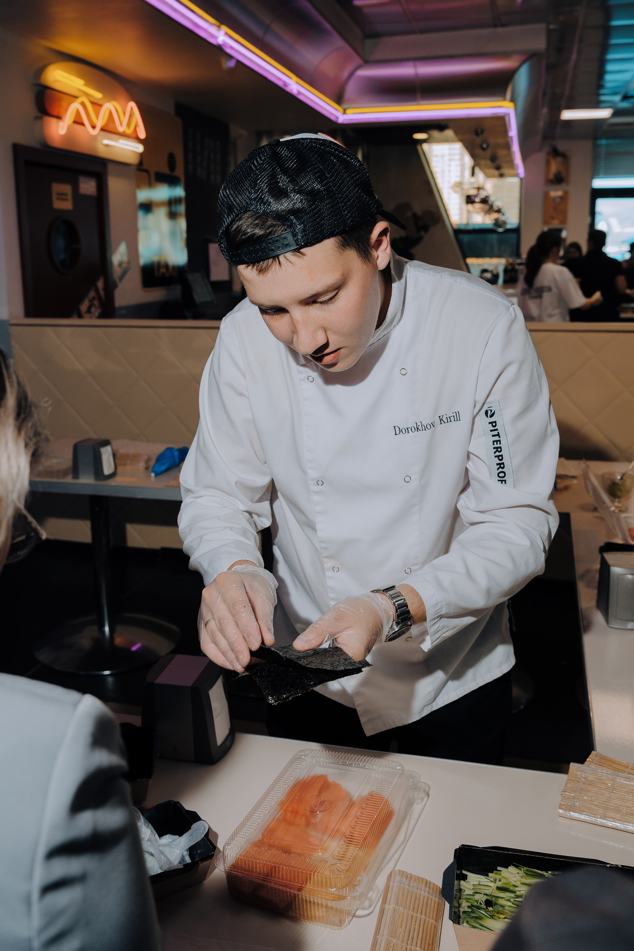 20 ЛЕТ МЕГАПОЛИС ЧЕЛЯБИНСК ХЕДЛАЙНЕР ЕЛКА. Репортажный фотограф Зуев Роман г. Челябинск