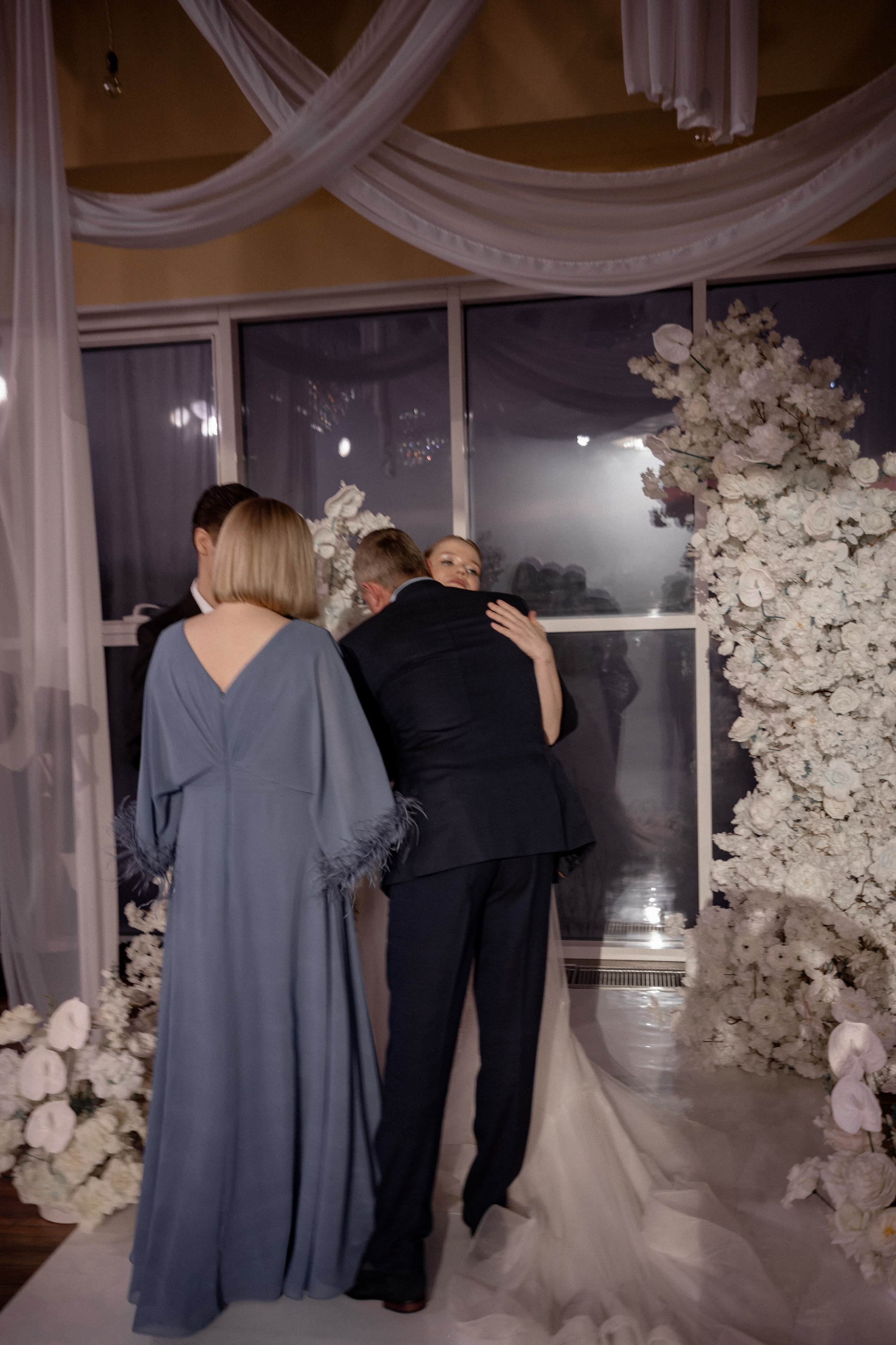 СВАДЕБНАЯ СЬЕМКА СБОРОВ В ОТЕЛЕ И ВЫЕЗД НА ЦЕРЕМОНИЮ (СНЯТО В СИБИРЕ В НИЖНЕВАРТОВСКЕ). Профессиональный фотограф, Санкт-Петербург — Виктория Богомолова