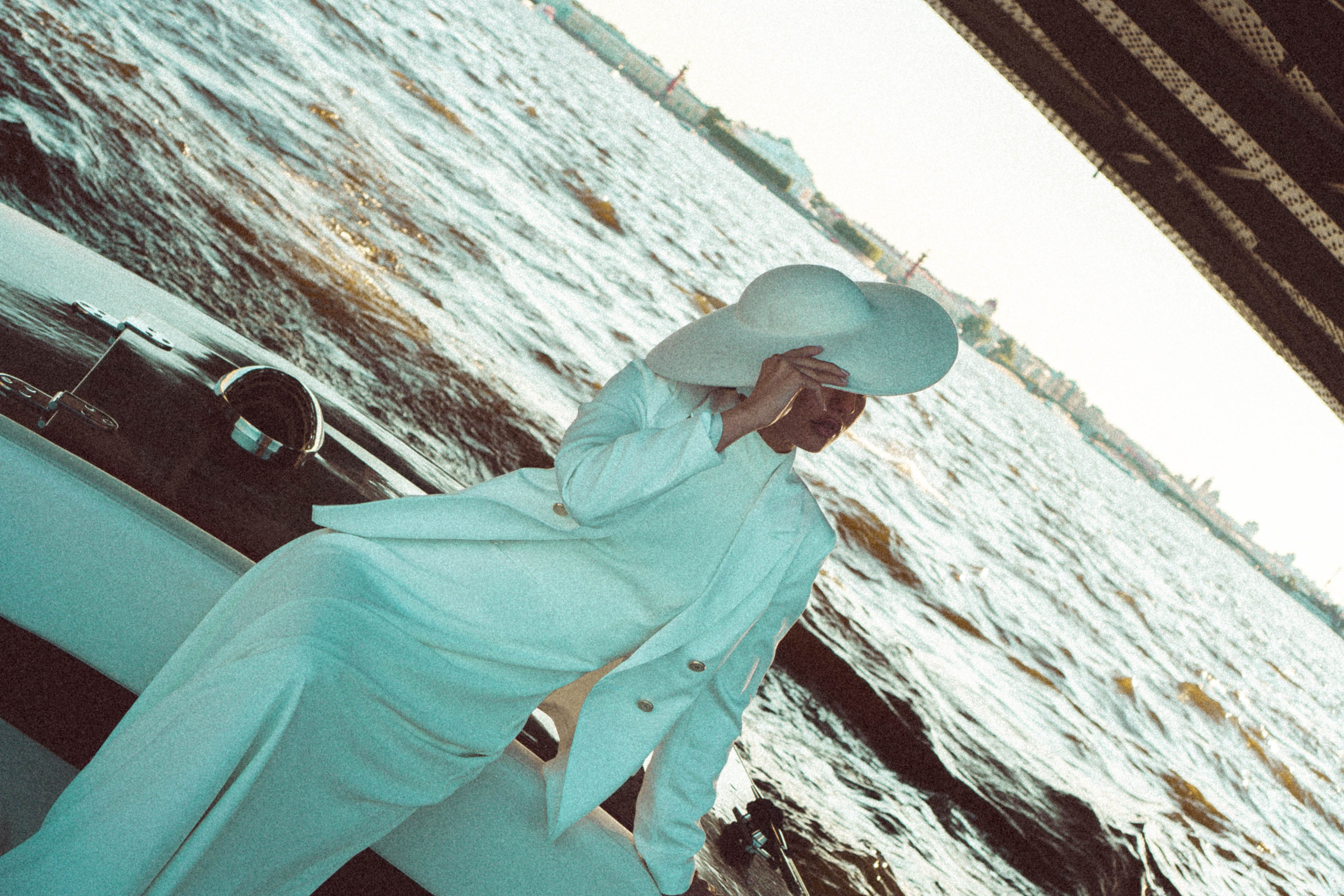 СВАДЕНБНАЯ СЬЕМКА НА КАТЕРЕ ПО КАНАЛАМ САНКТ-ПЕТЕРБУРГА И В АКВАТОРИИ НЕВЫ. Профессиональный фотограф, Санкт-Петербург — Виктория Богомолова