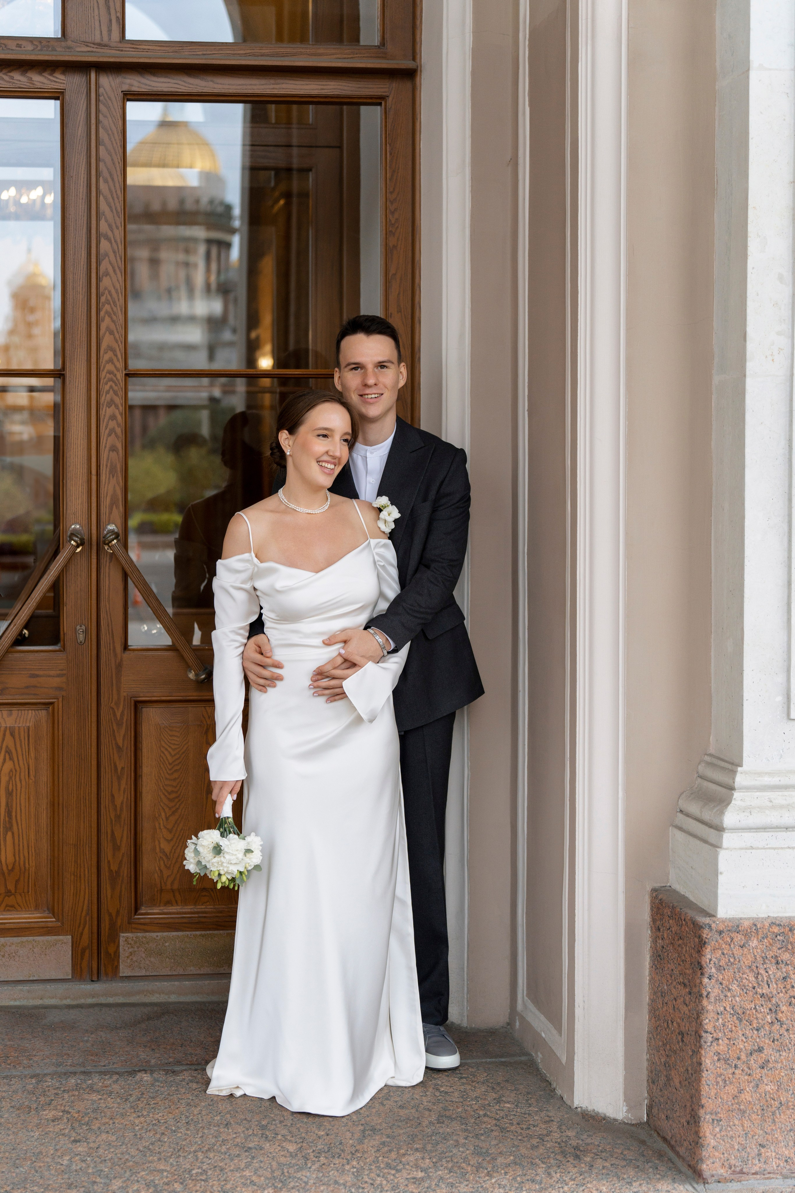 Лёня и Юля. Питер. От утра в отеле до вечеринки в ресторане на заливе. Цифра и плёнка. Свадебный фотограф Катерина Чулкова