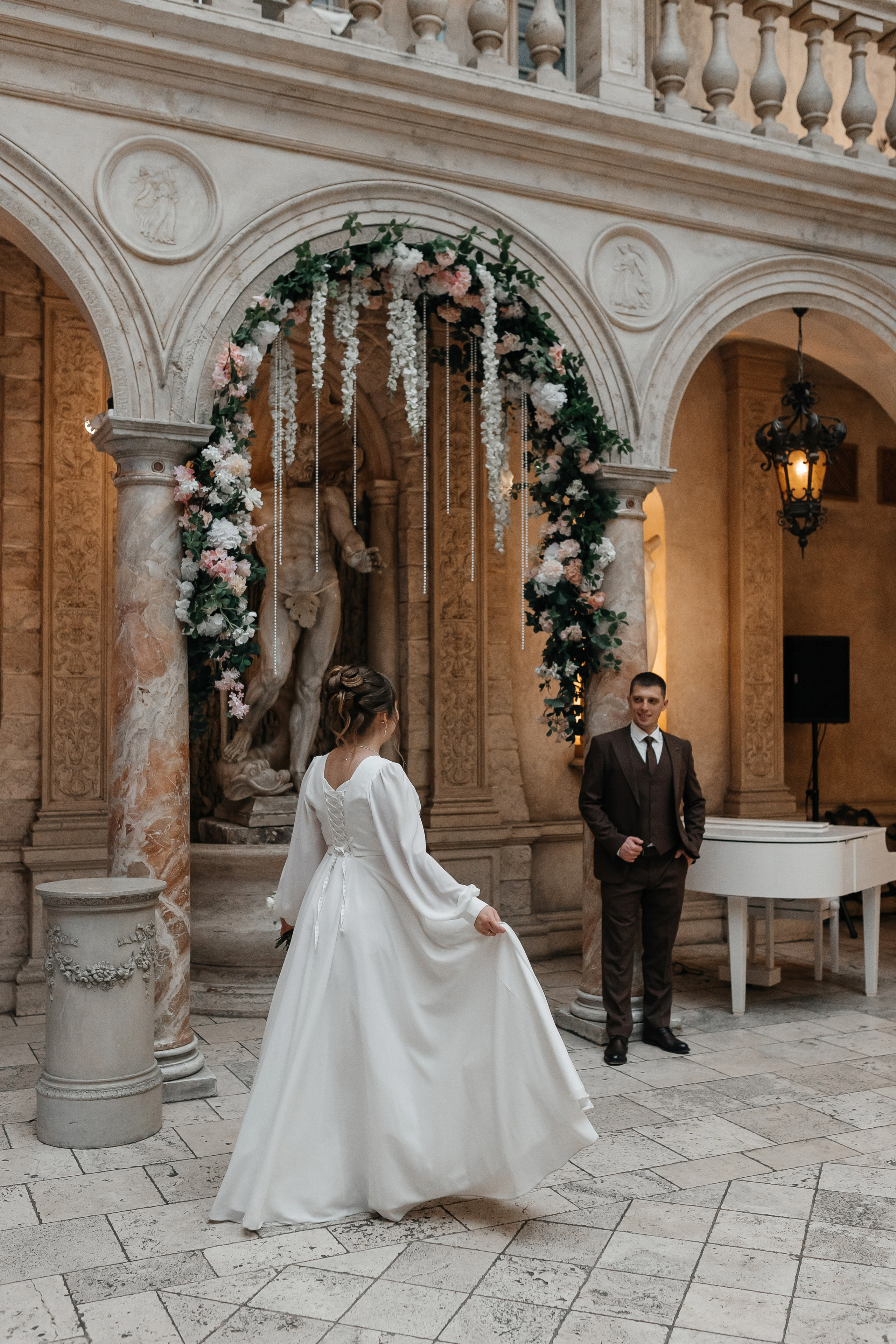 Свадебная фотосессия в ресторане Турандот. Свадебный фотограф в Москве Дарья Олендарёва