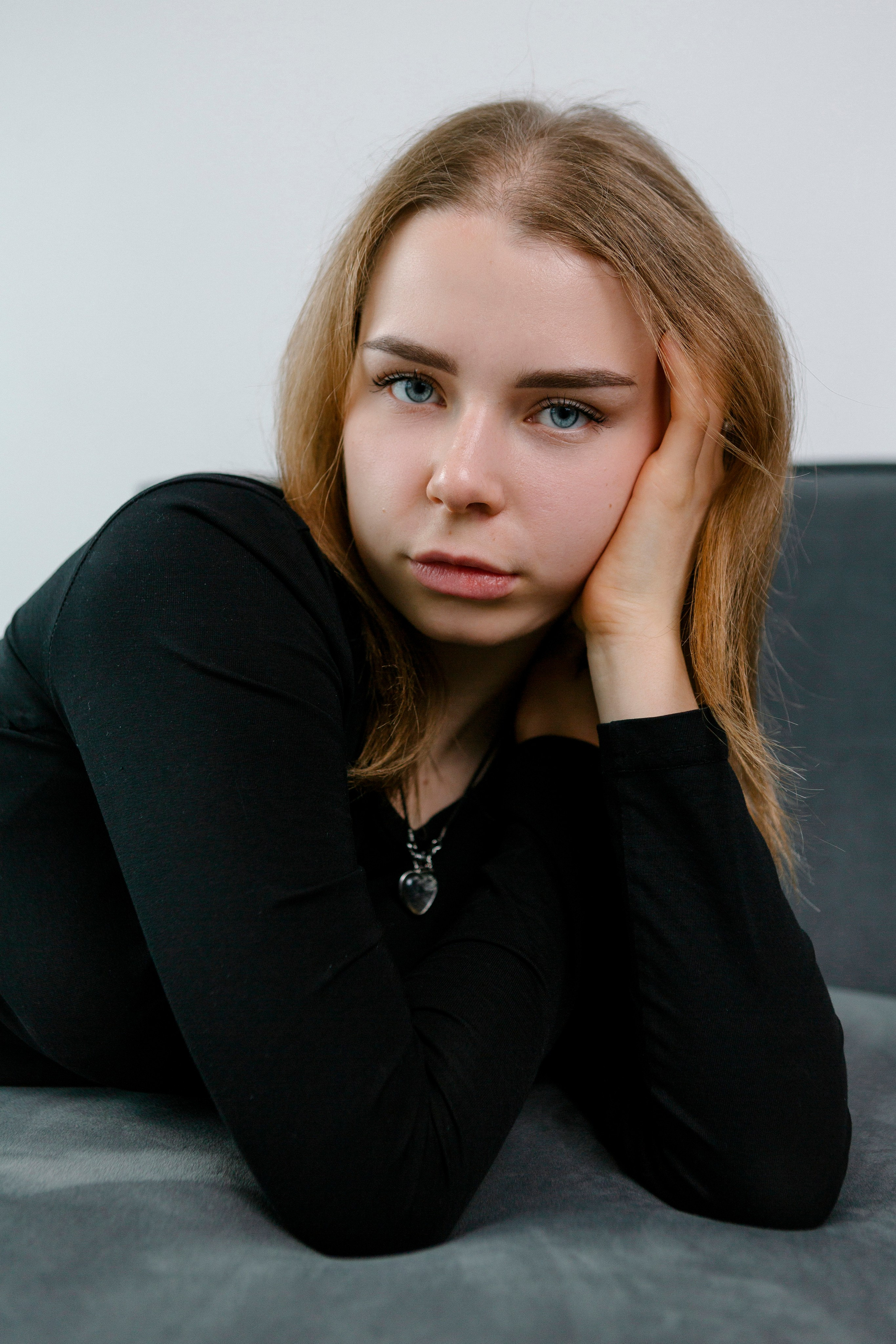 Полина, минимализм. Портретный фотограф в Минске