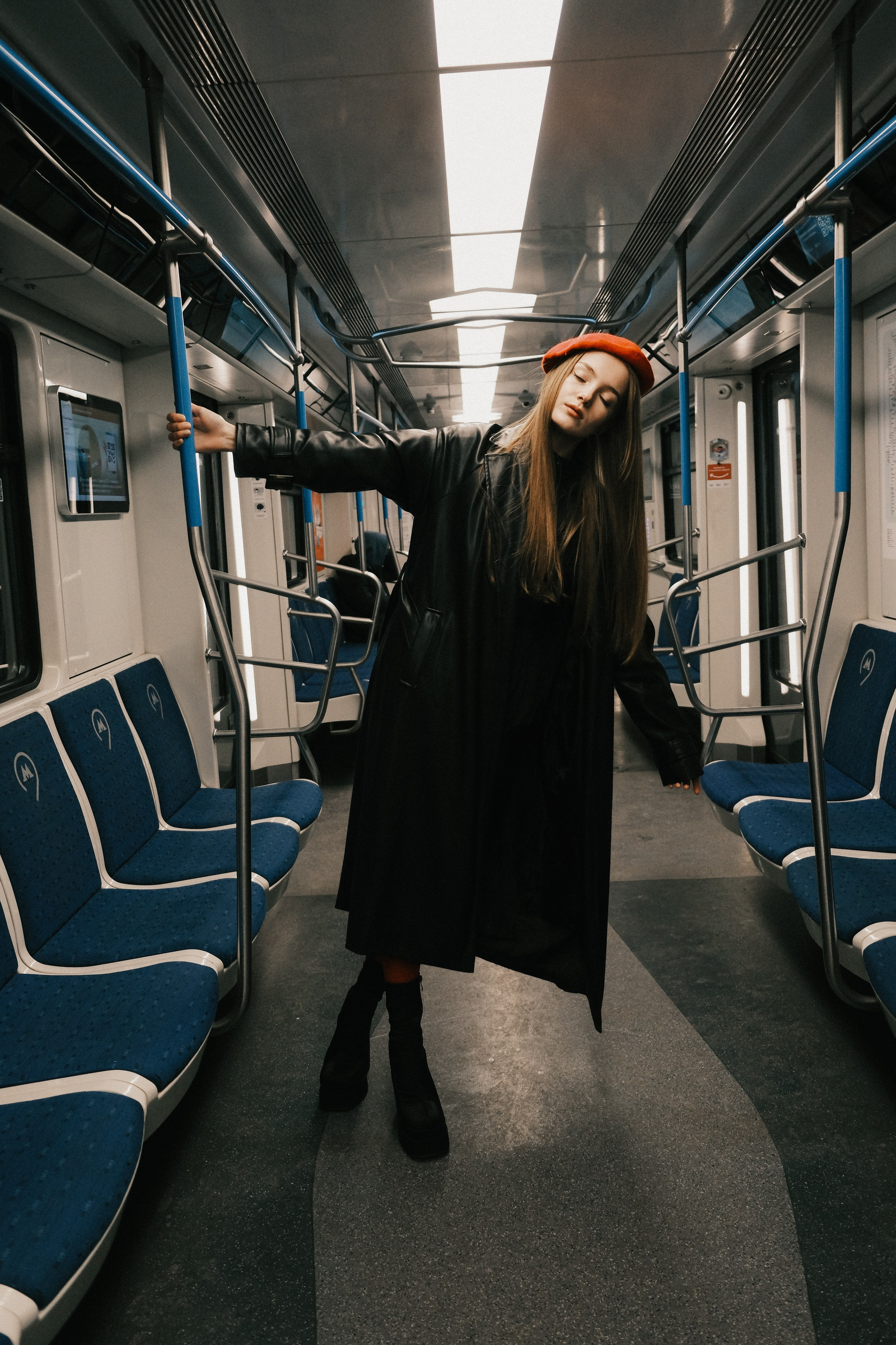 В метро. Главная