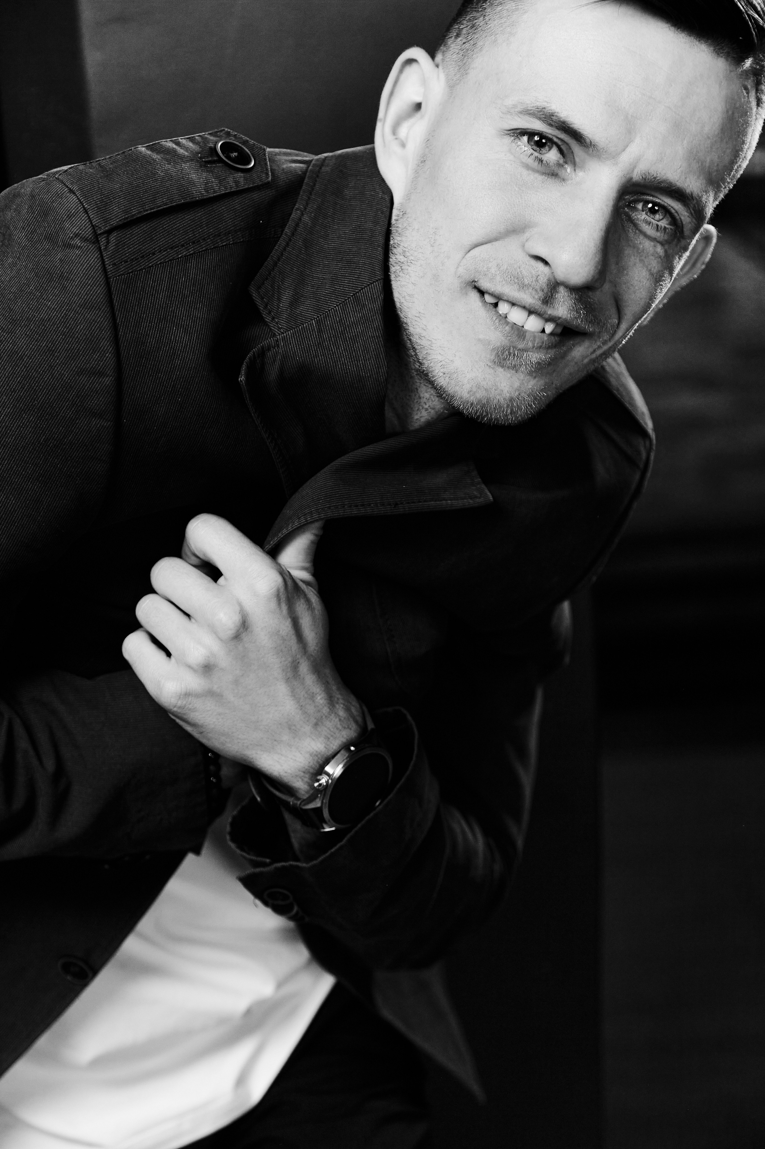 Мужской портрет в темных тонах. Студийная съемка в Иваново.