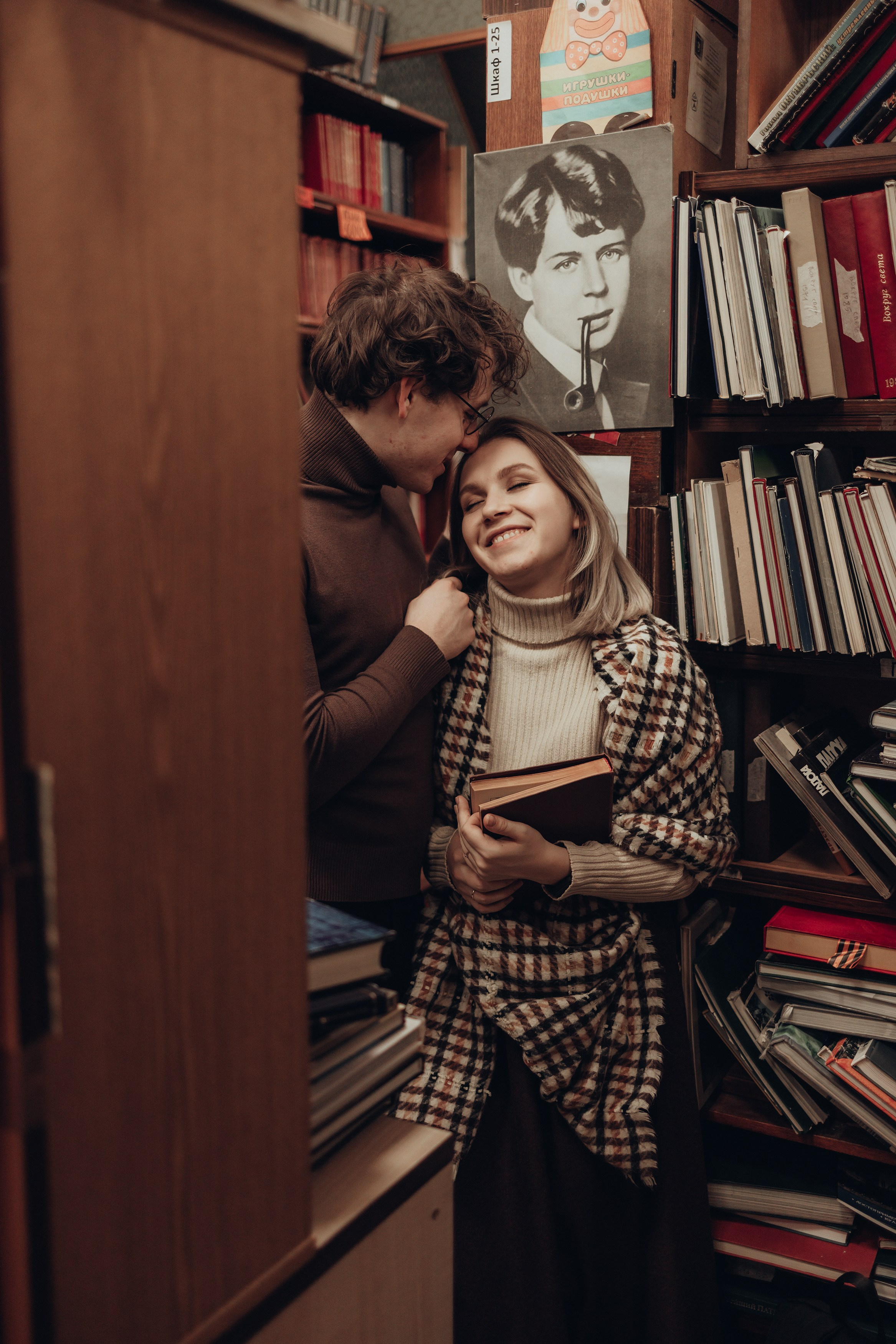 Свидание в библиотеке. Семейный фотограф, детские, семейные, лав стори съемки в Москве