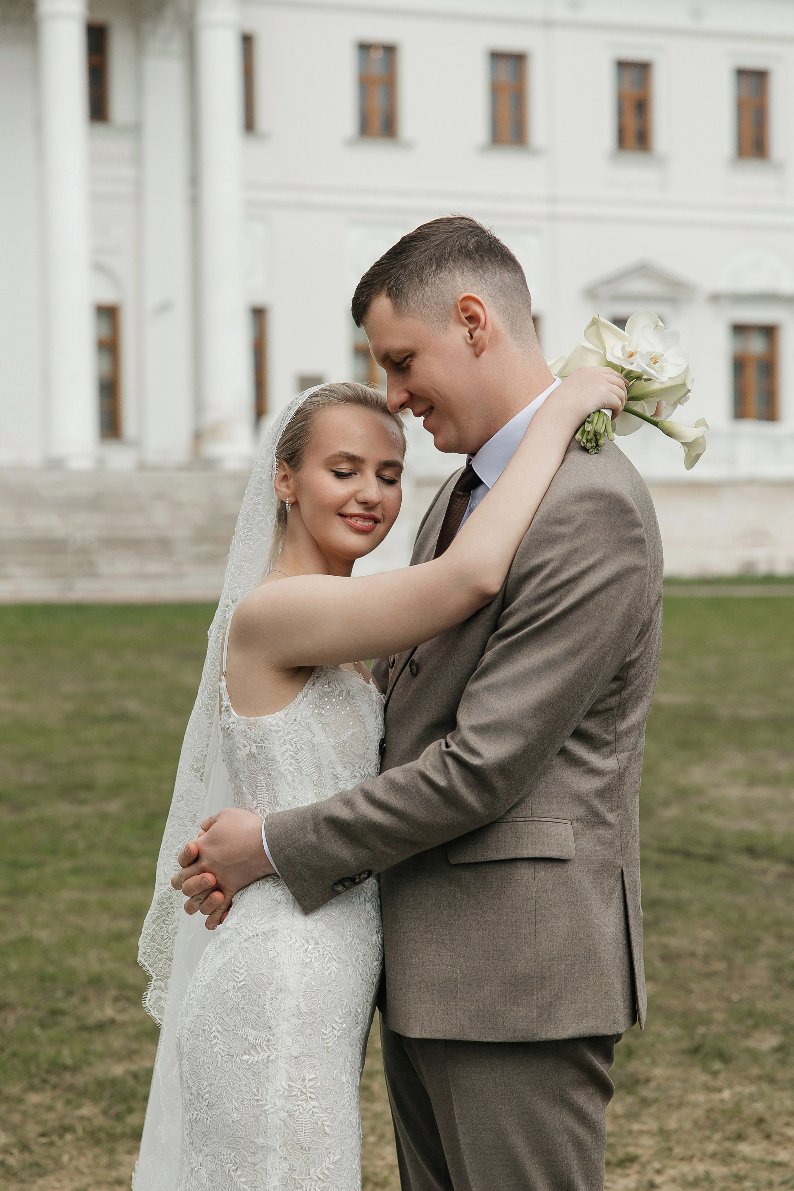Свадебная фотосессия в Усадьбе Остафьево. Свадебный фотограф в Москве Дарья Олендарёва