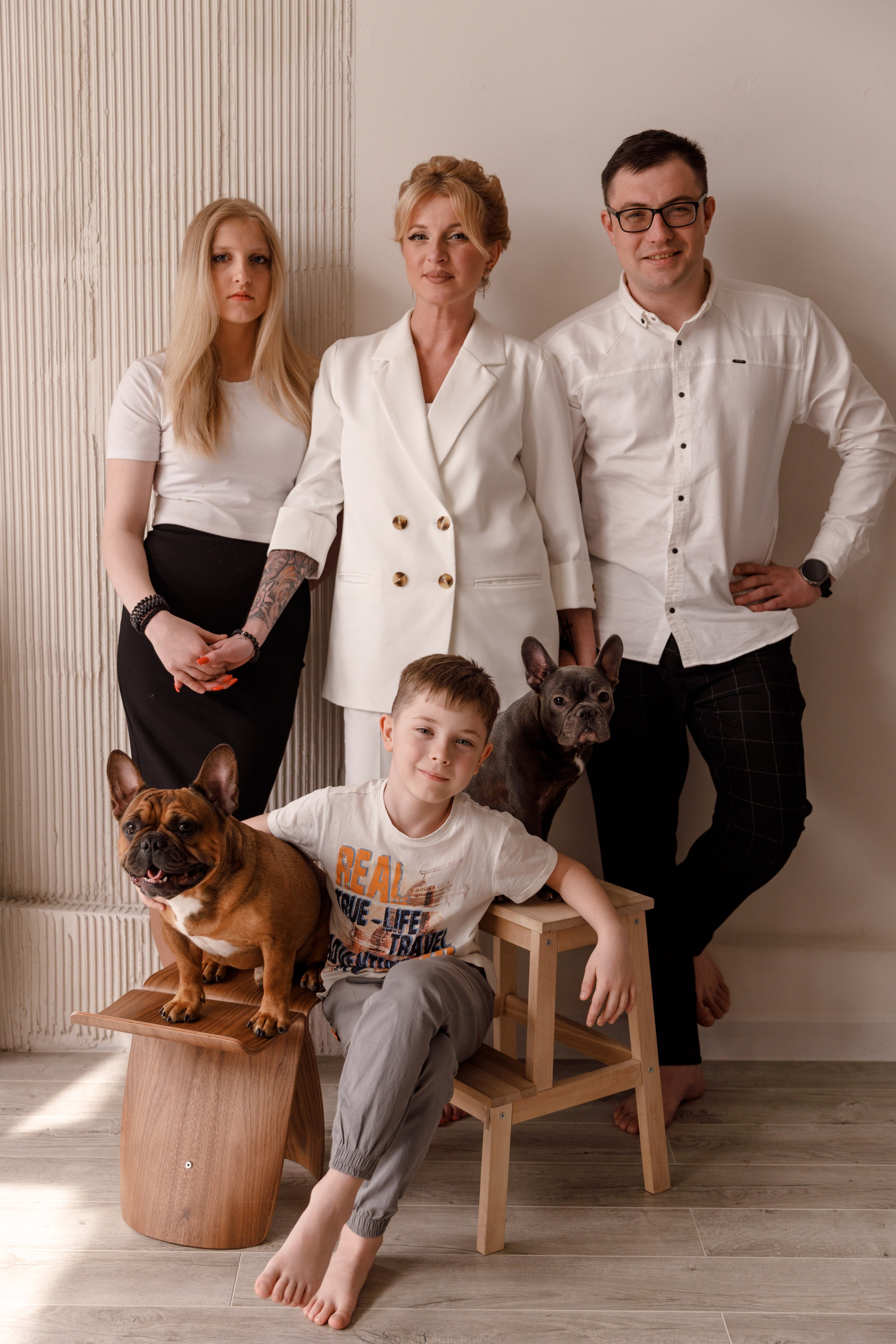 День свадьбы и 2 бульдожика. Авето фото. Выпускные альбомы Камчатка