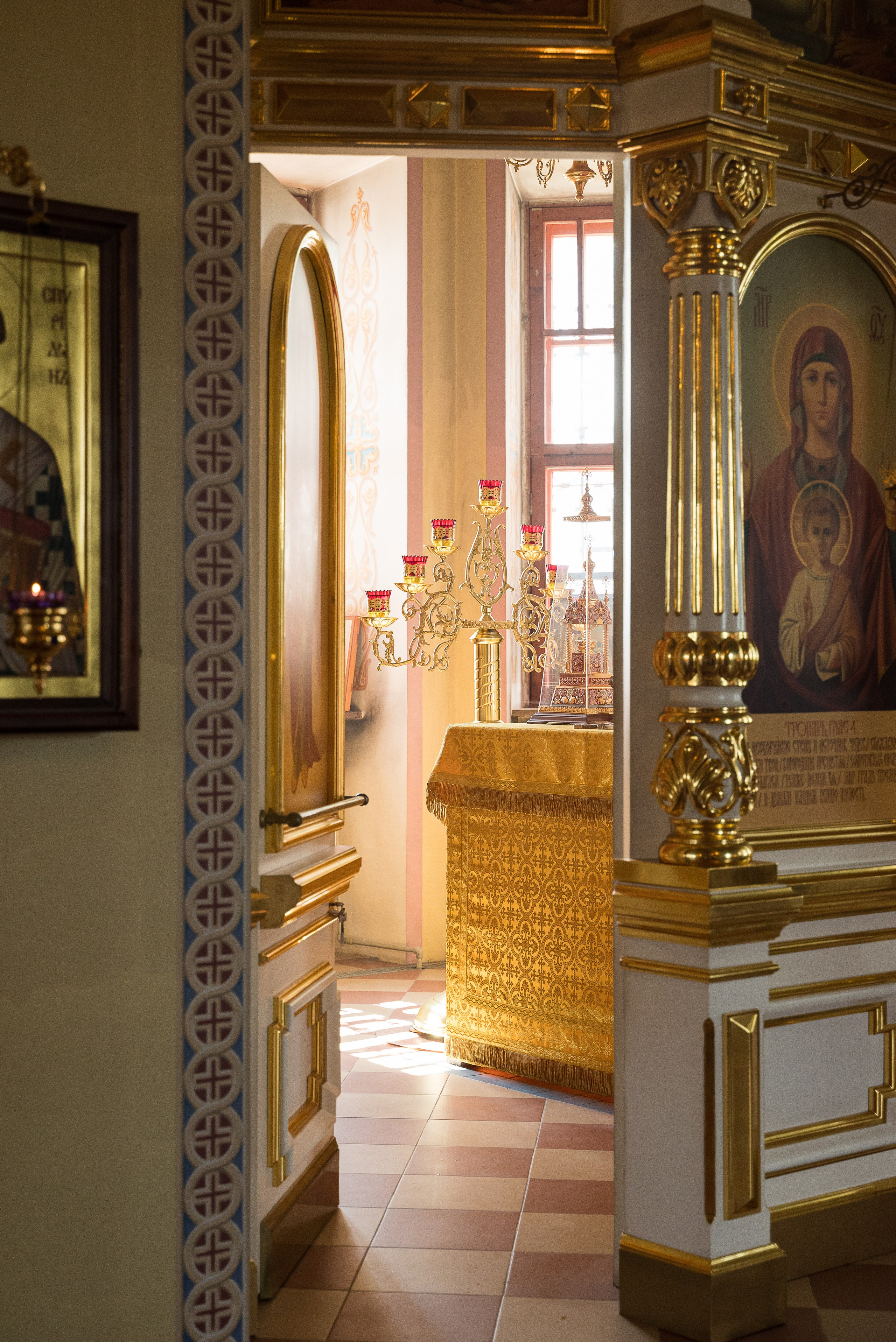 Крещение в Церкви Преображения Господня в Спас-Темне. Фотограф Ксения Огородова портфолио