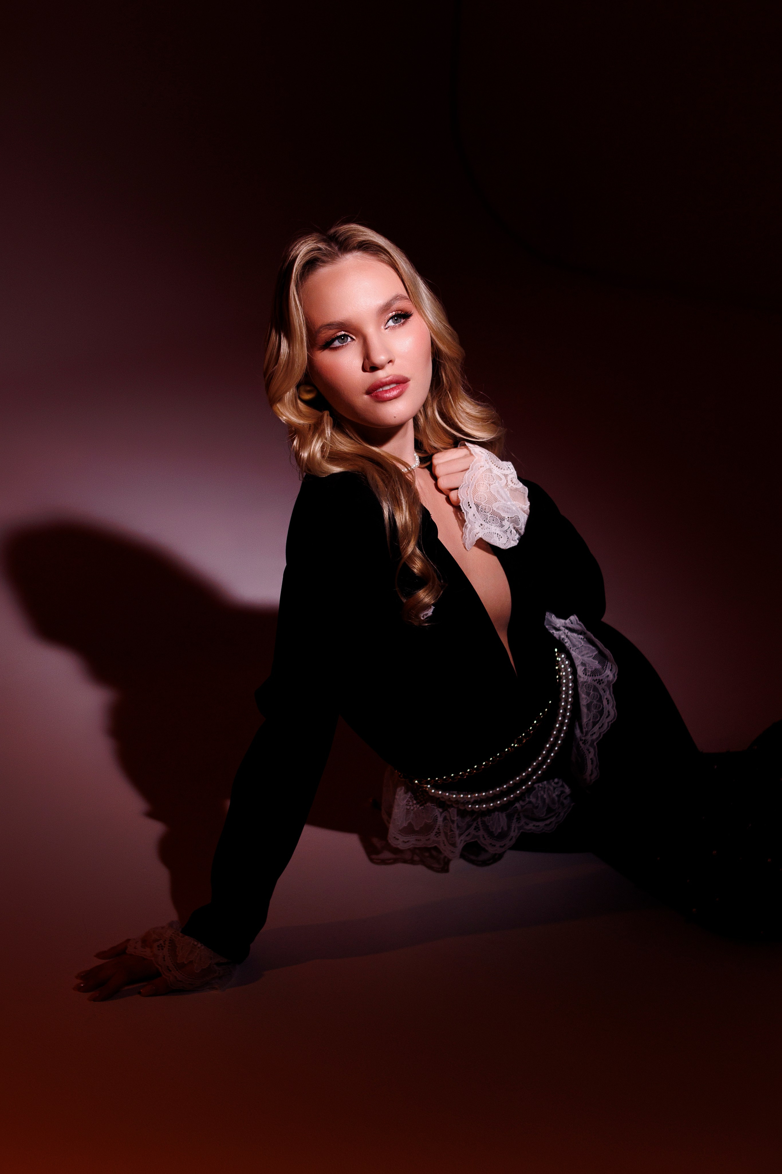 Фотосессия в студии. Я — фотограф, который помогает запечатлеть самые важные моменты вашей жизни!